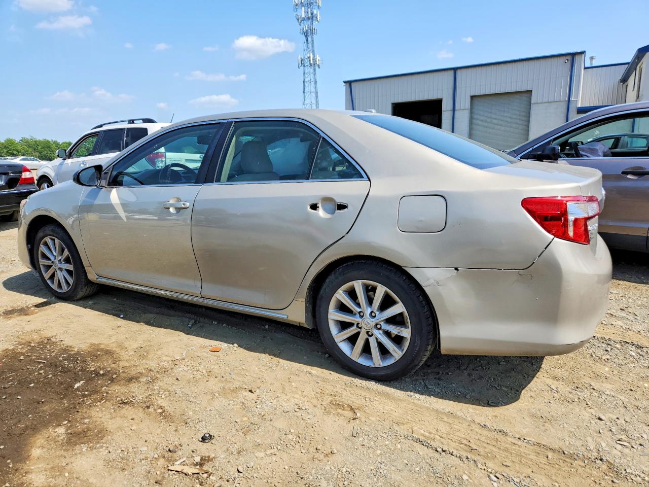 2014 Toyota Camry Xle Gold vin: 4T4BF1FK6ER363782