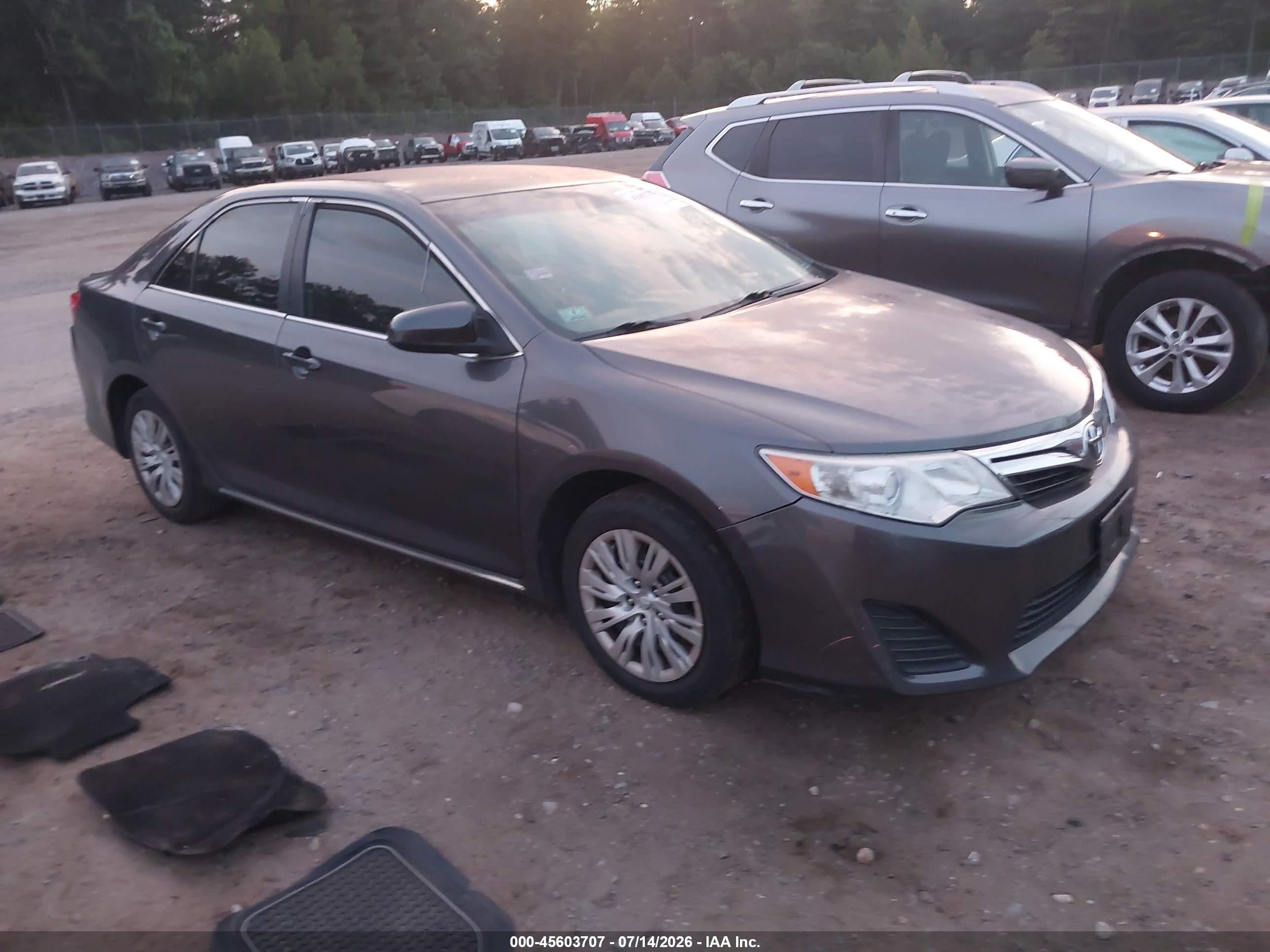 2014 Toyota Camry Le Серый vin: 4T4BF1FK6ER364432