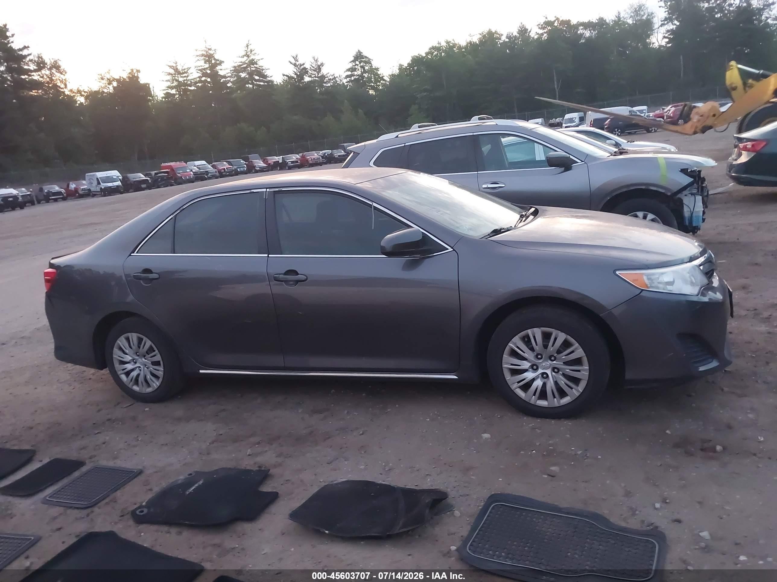 2014 Toyota Camry Le Серый vin: 4T4BF1FK6ER364432