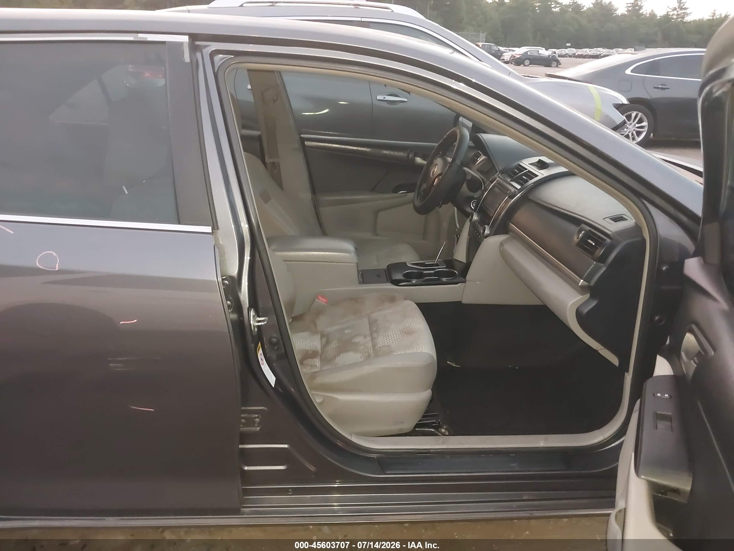 2014 Toyota Camry Le Серый vin: 4T4BF1FK6ER364432
