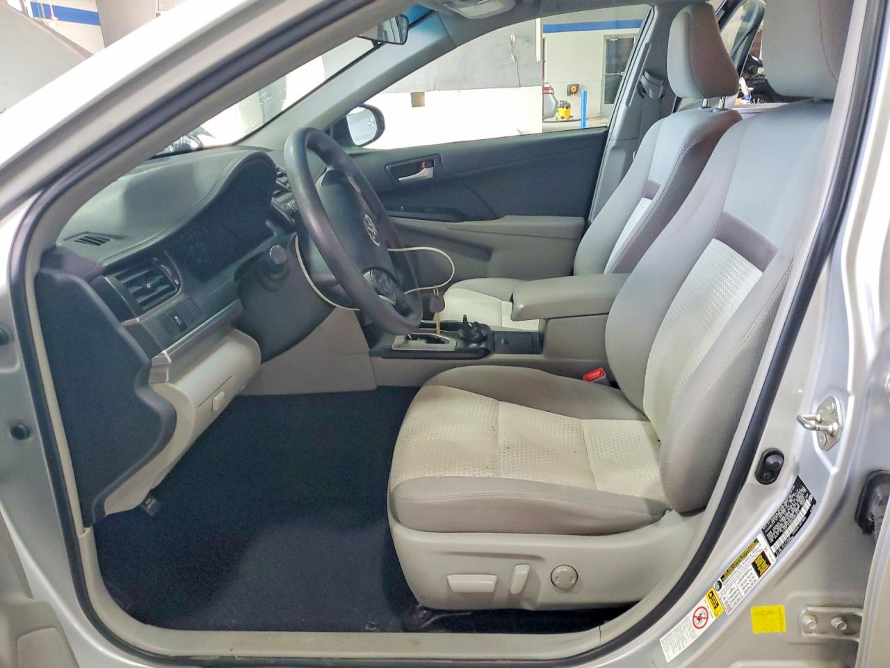 2014 Toyota Camry Le Silver vin: 4T4BF1FK6ER381375