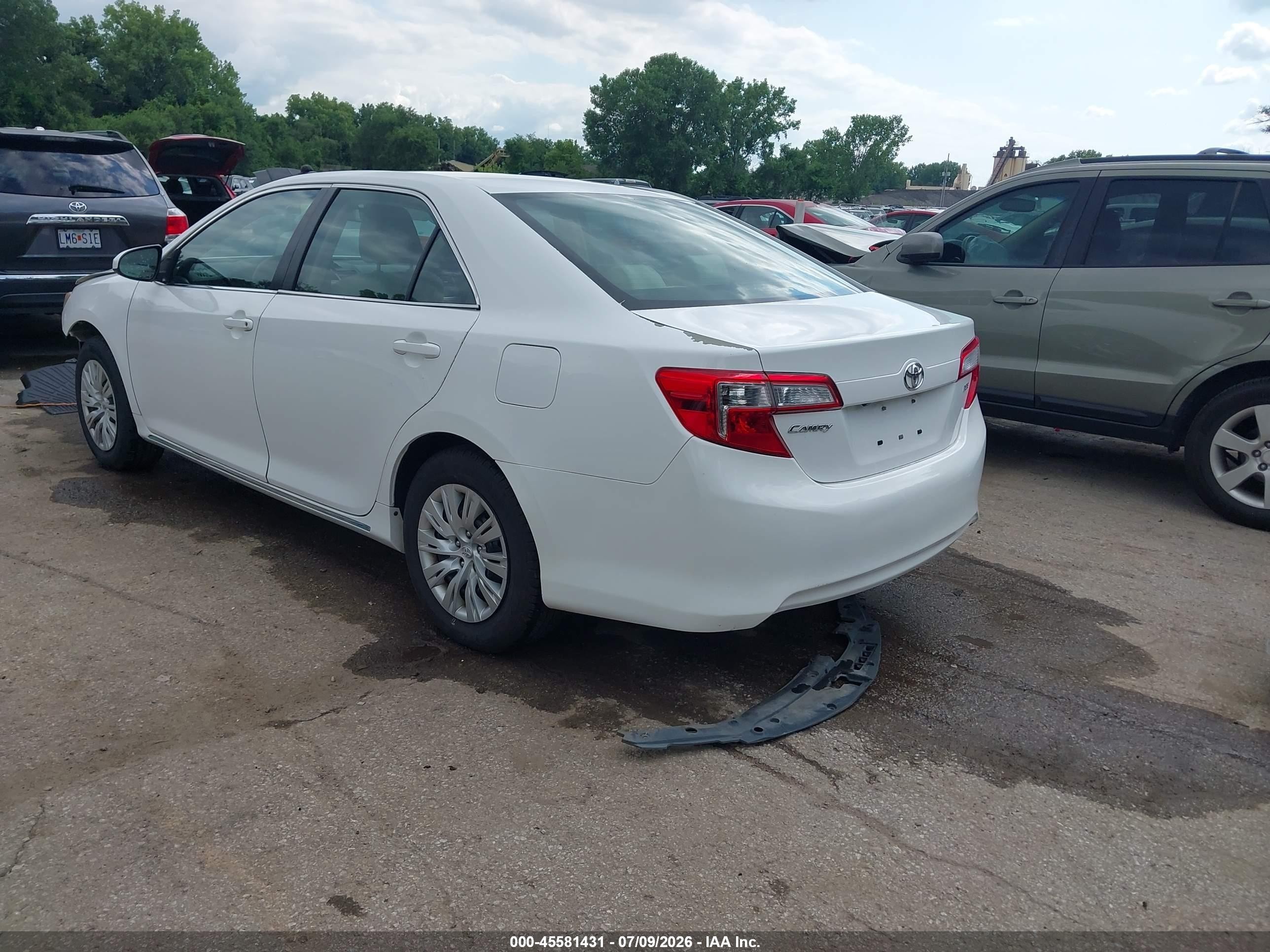 2014 Toyota Camry Le White vin: 4T4BF1FK6ER384955
