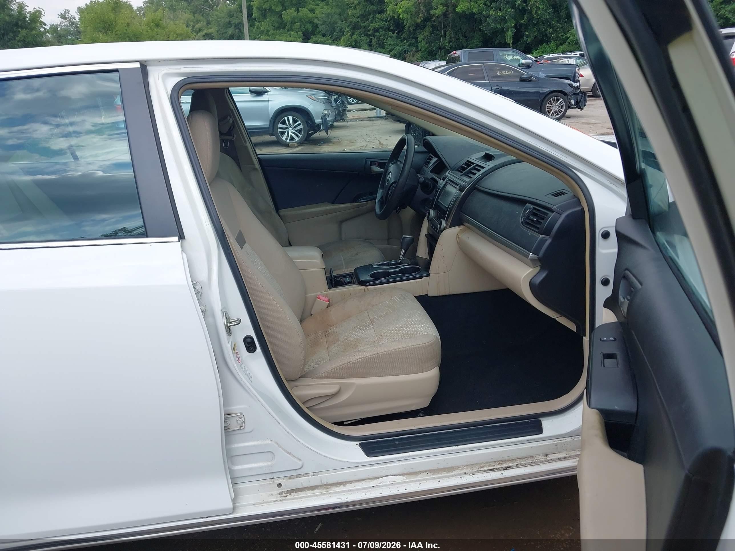 2014 Toyota Camry Le White vin: 4T4BF1FK6ER384955