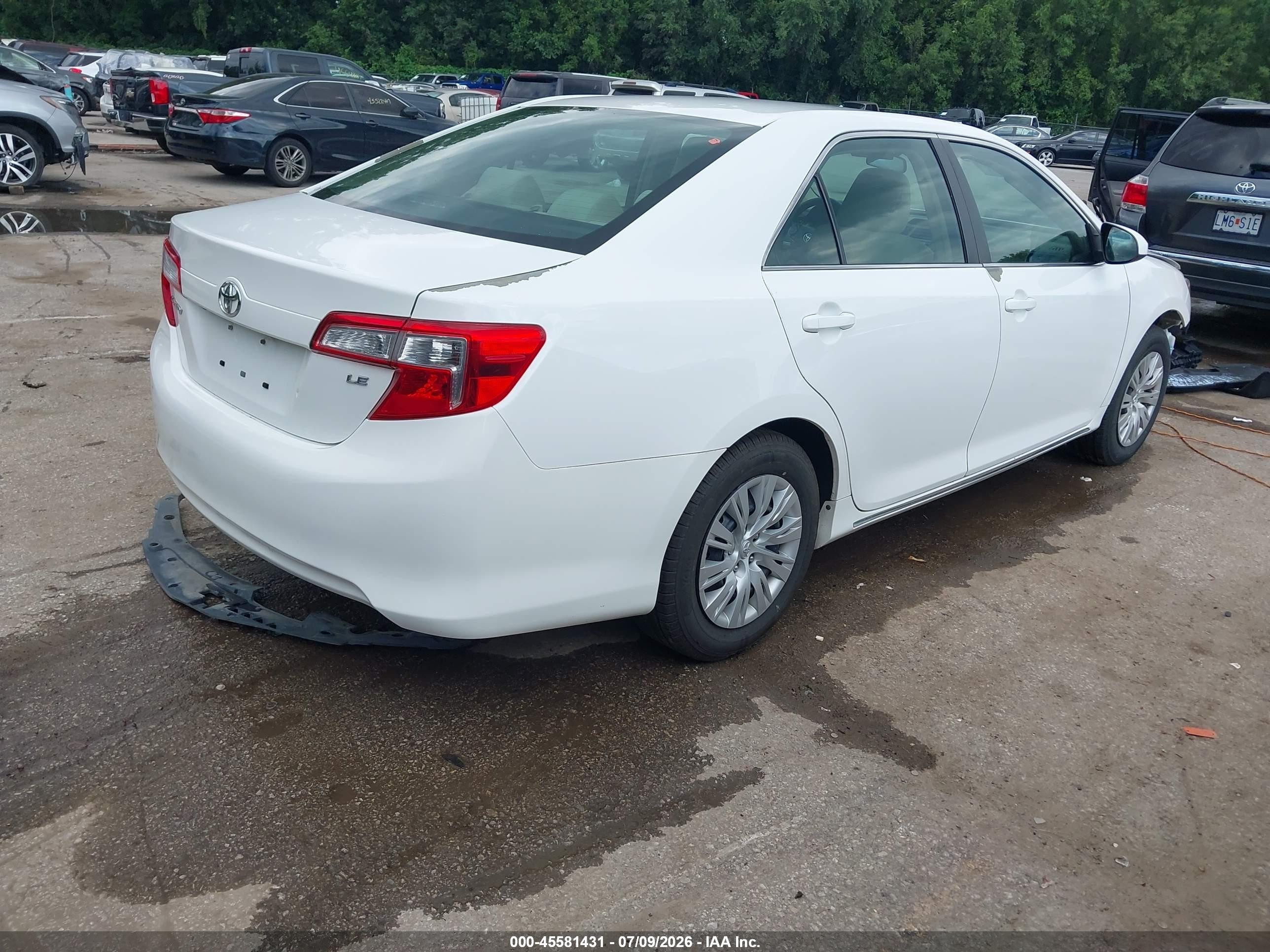 2014 Toyota Camry Le White vin: 4T4BF1FK6ER384955