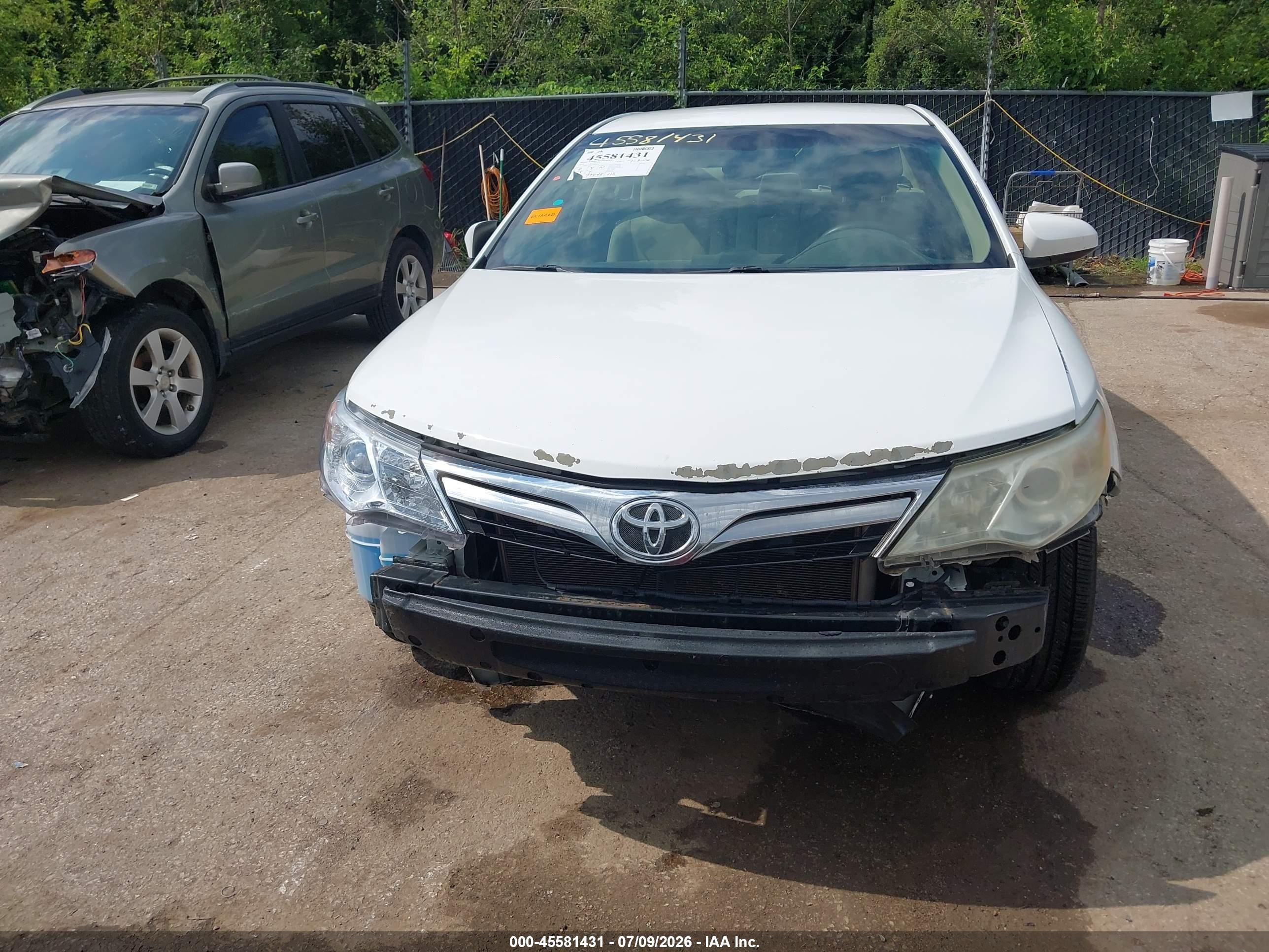 2014 Toyota Camry Le White vin: 4T4BF1FK6ER384955