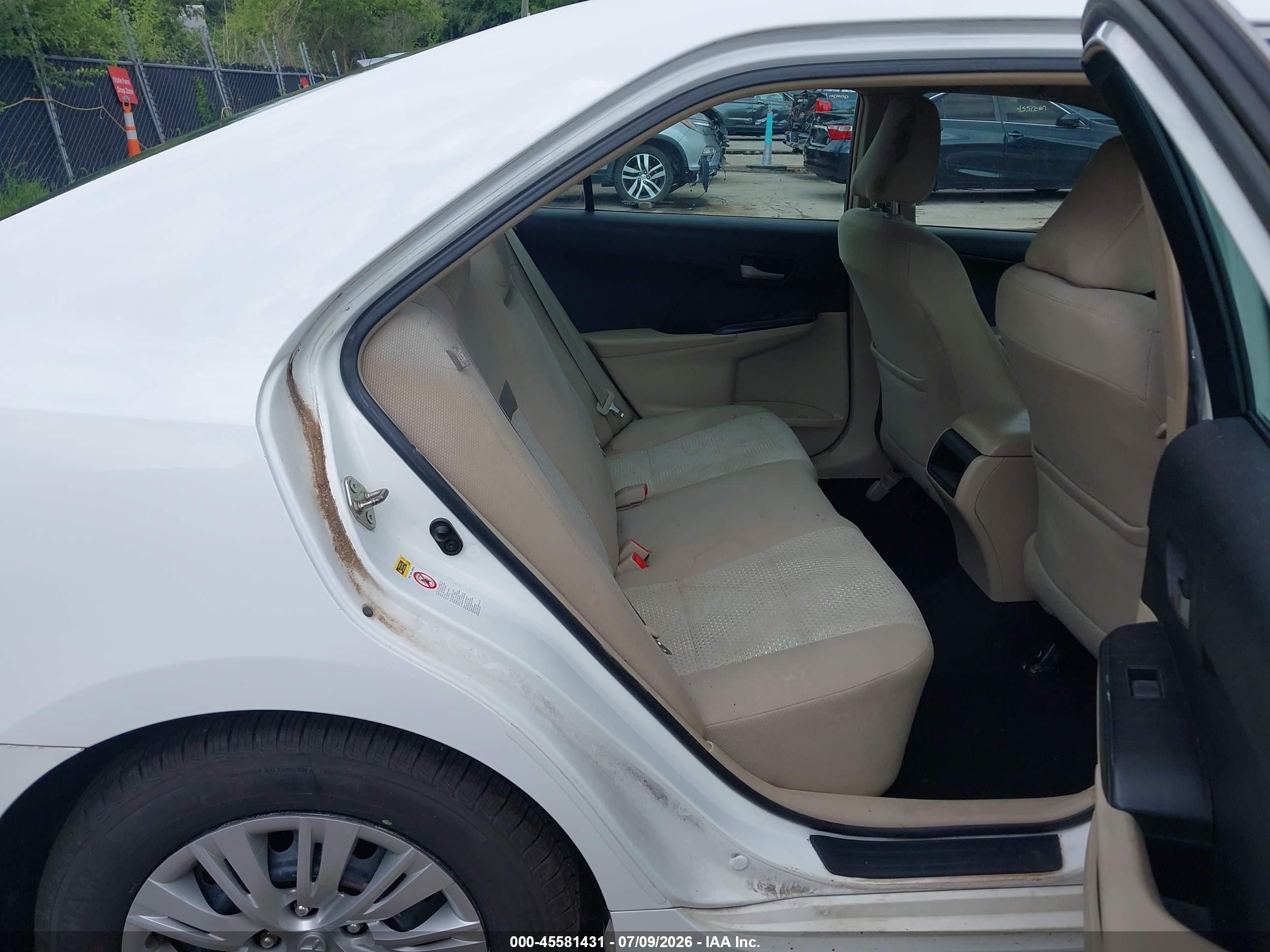 2014 Toyota Camry Le White vin: 4T4BF1FK6ER384955