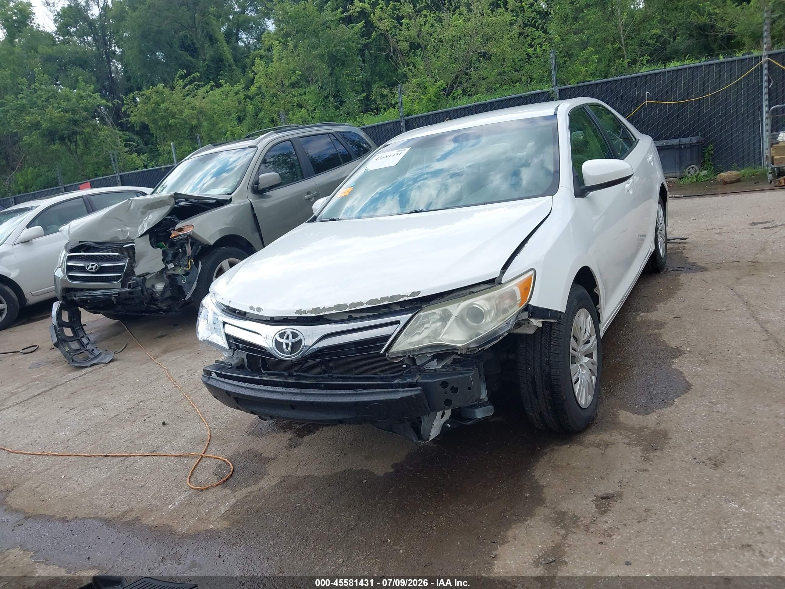 2014 Toyota Camry Le White vin: 4T4BF1FK6ER384955