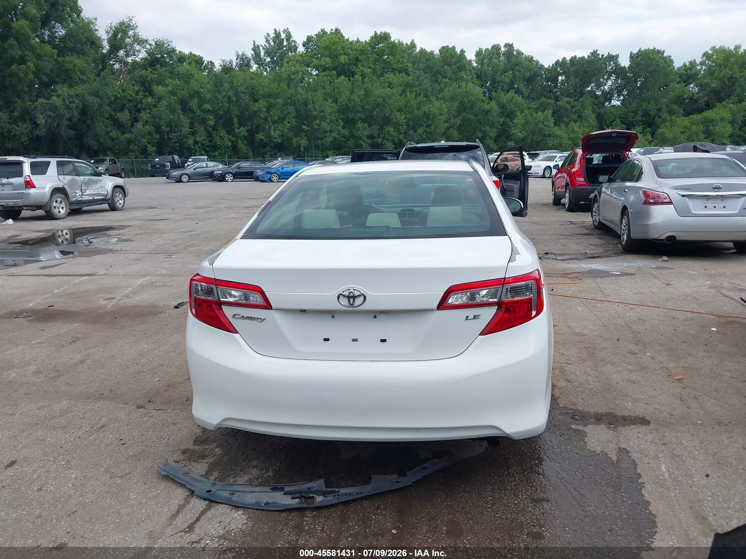 2014 Toyota Camry Le White vin: 4T4BF1FK6ER384955