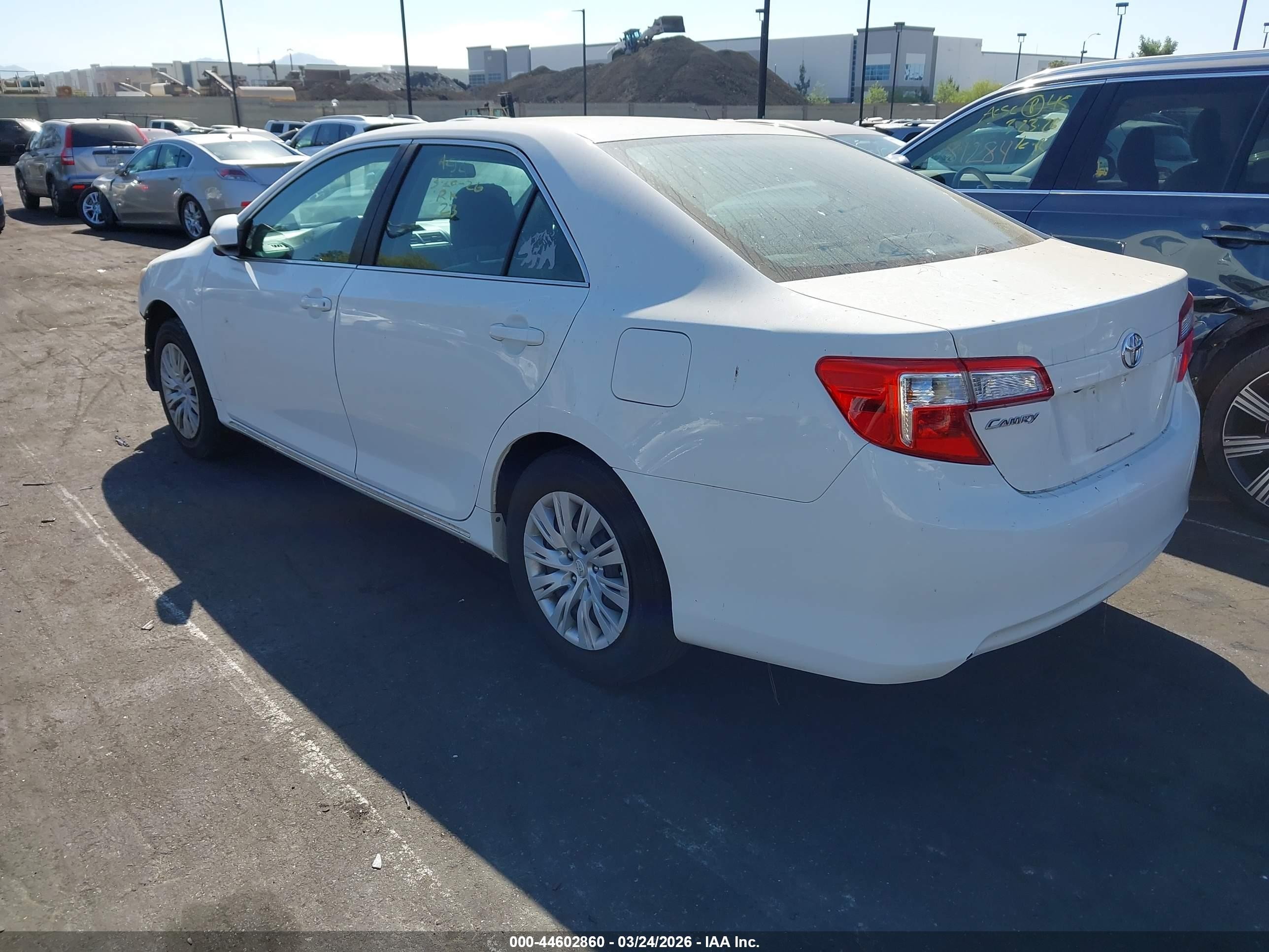 2014 Toyota Camry Le White vin: 4T4BF1FK6ER391906