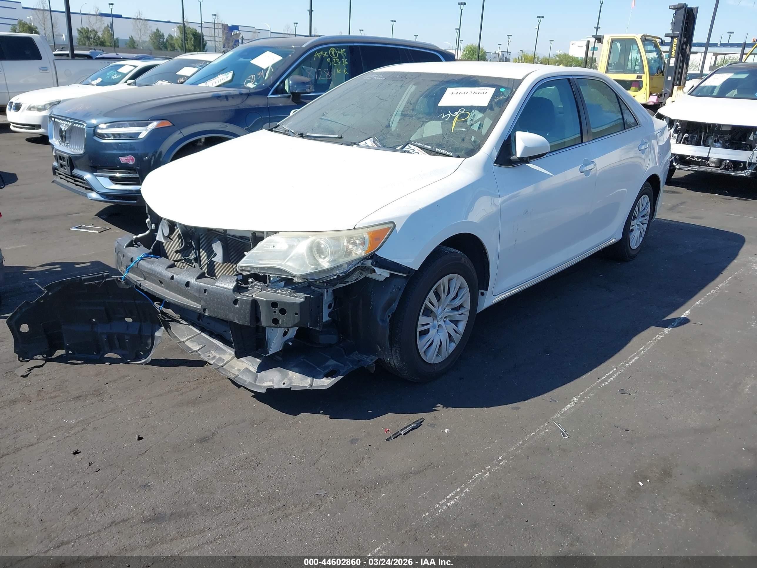 2014 Toyota Camry Le White vin: 4T4BF1FK6ER391906