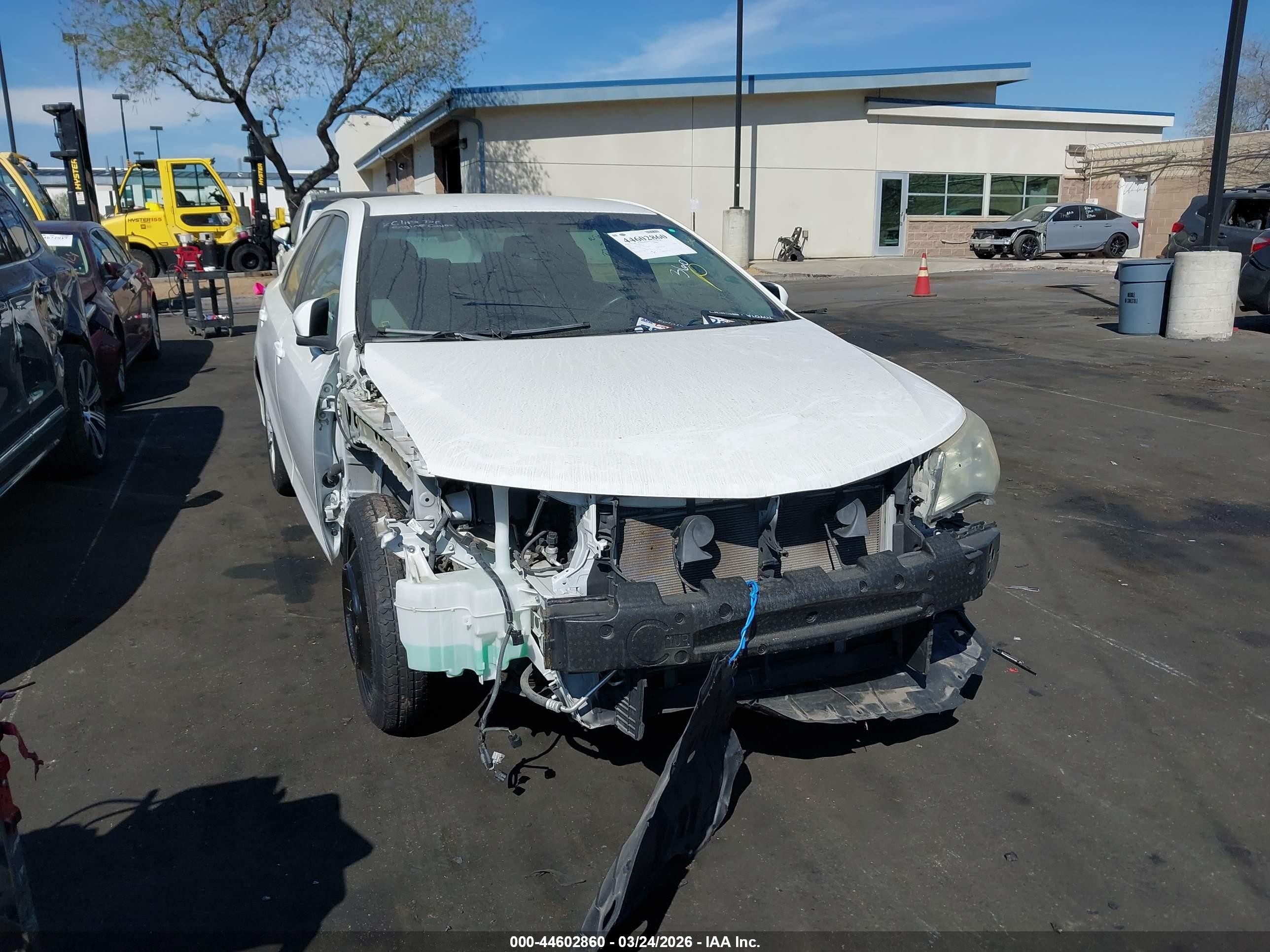 2014 Toyota Camry Le White vin: 4T4BF1FK6ER391906