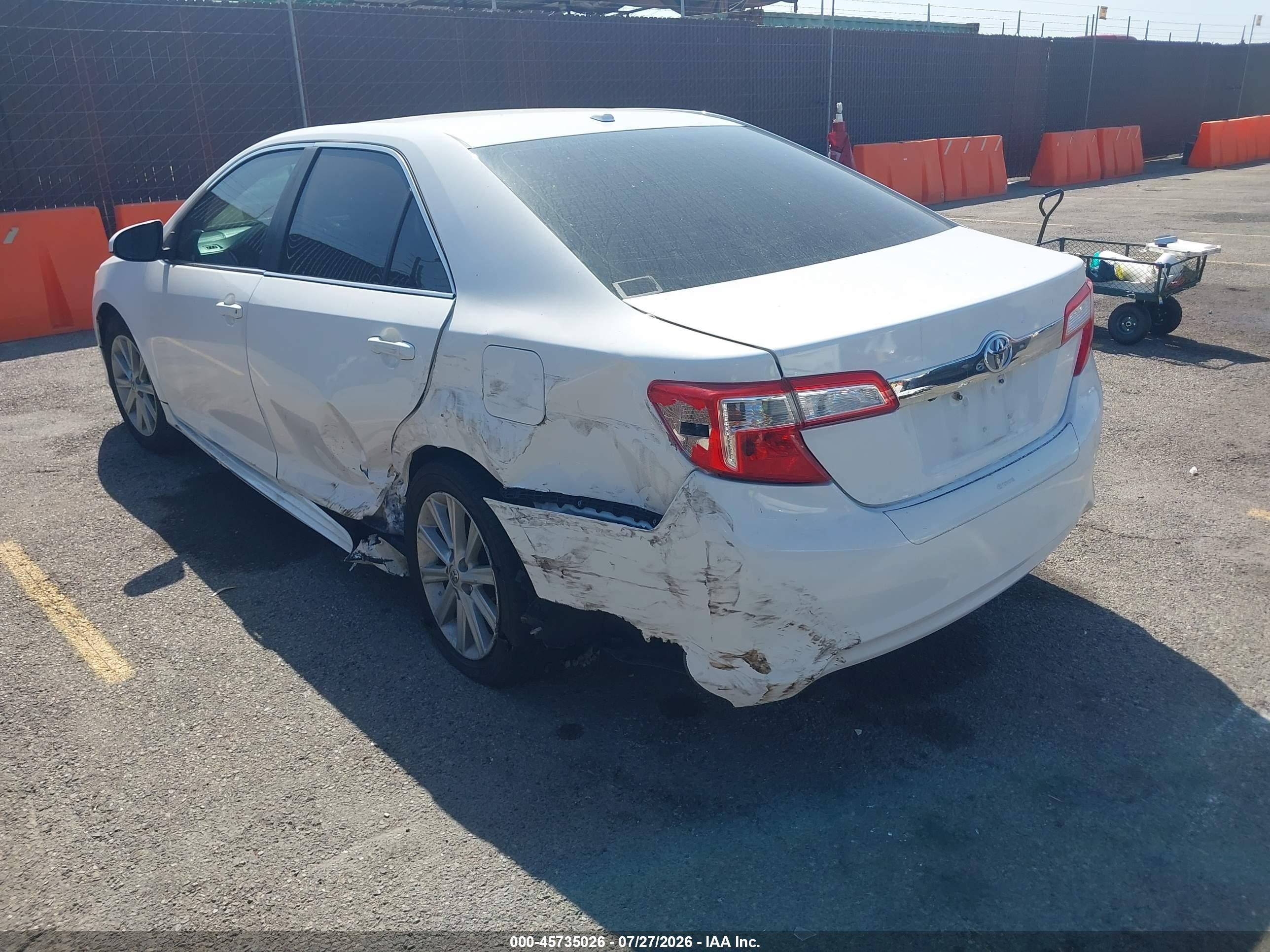 2014 Toyota Camry Xle White vin: 4T4BF1FK6ER393994