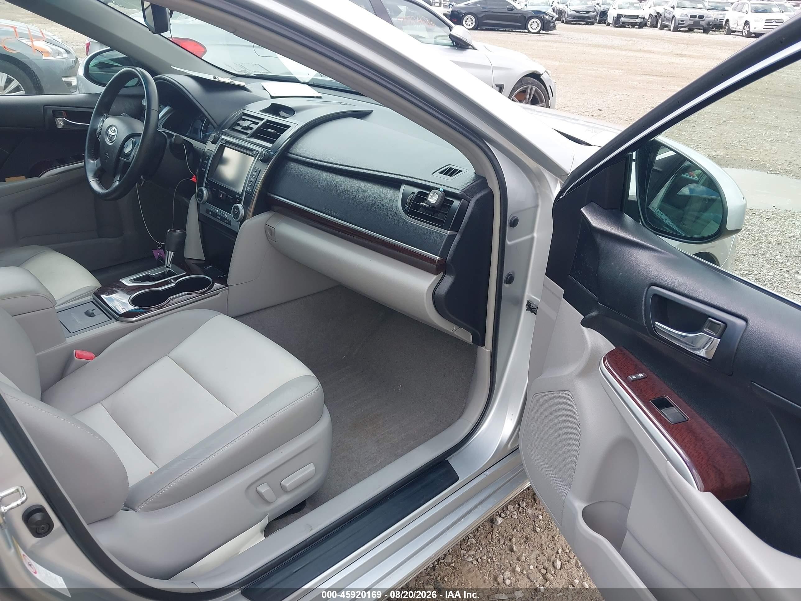 2014 Toyota Camry Xle Silver vin: 4T4BF1FK6ER403973