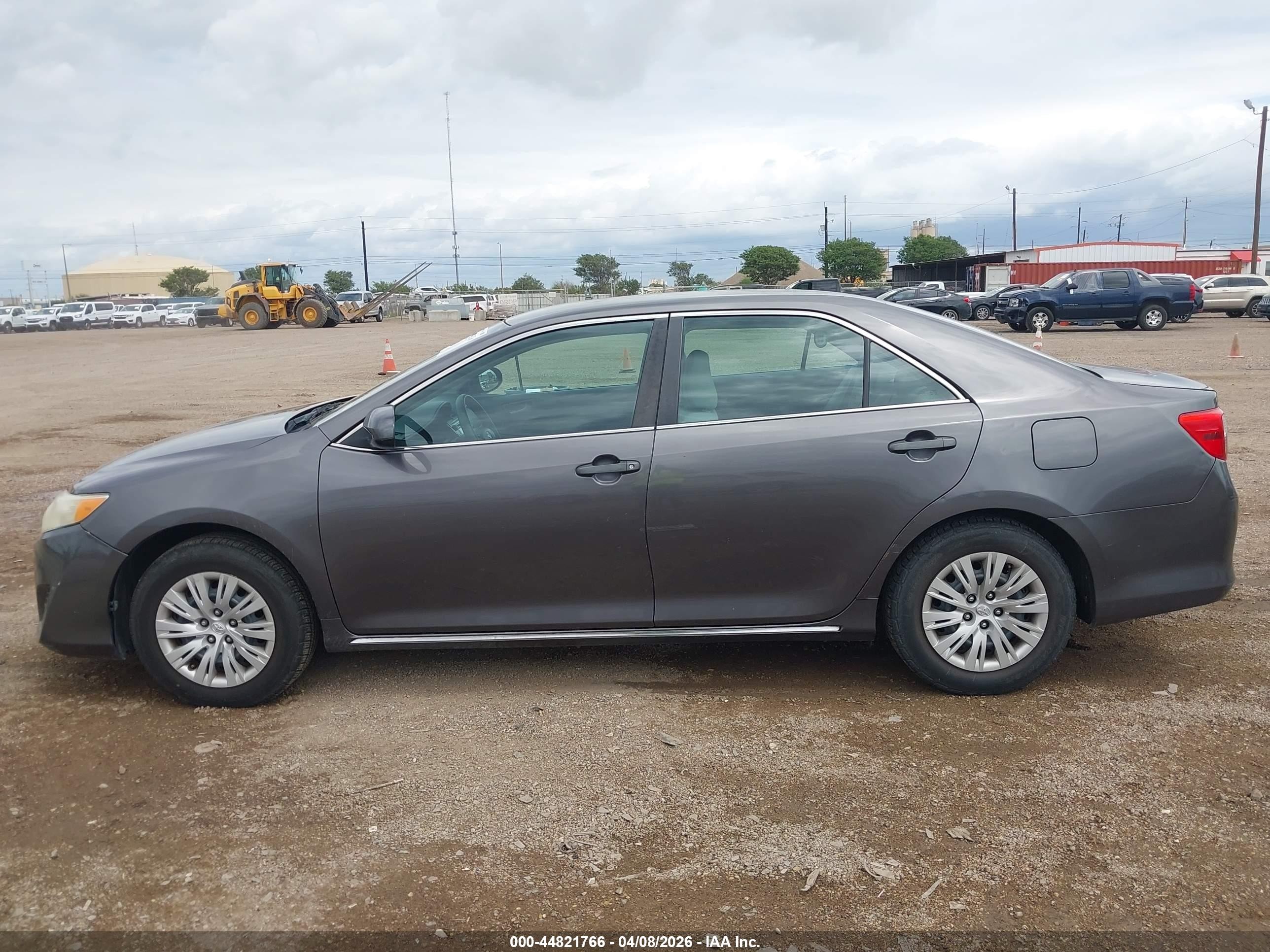 2014 Toyota Camry Le Gray vin: 4T4BF1FK6ER429473