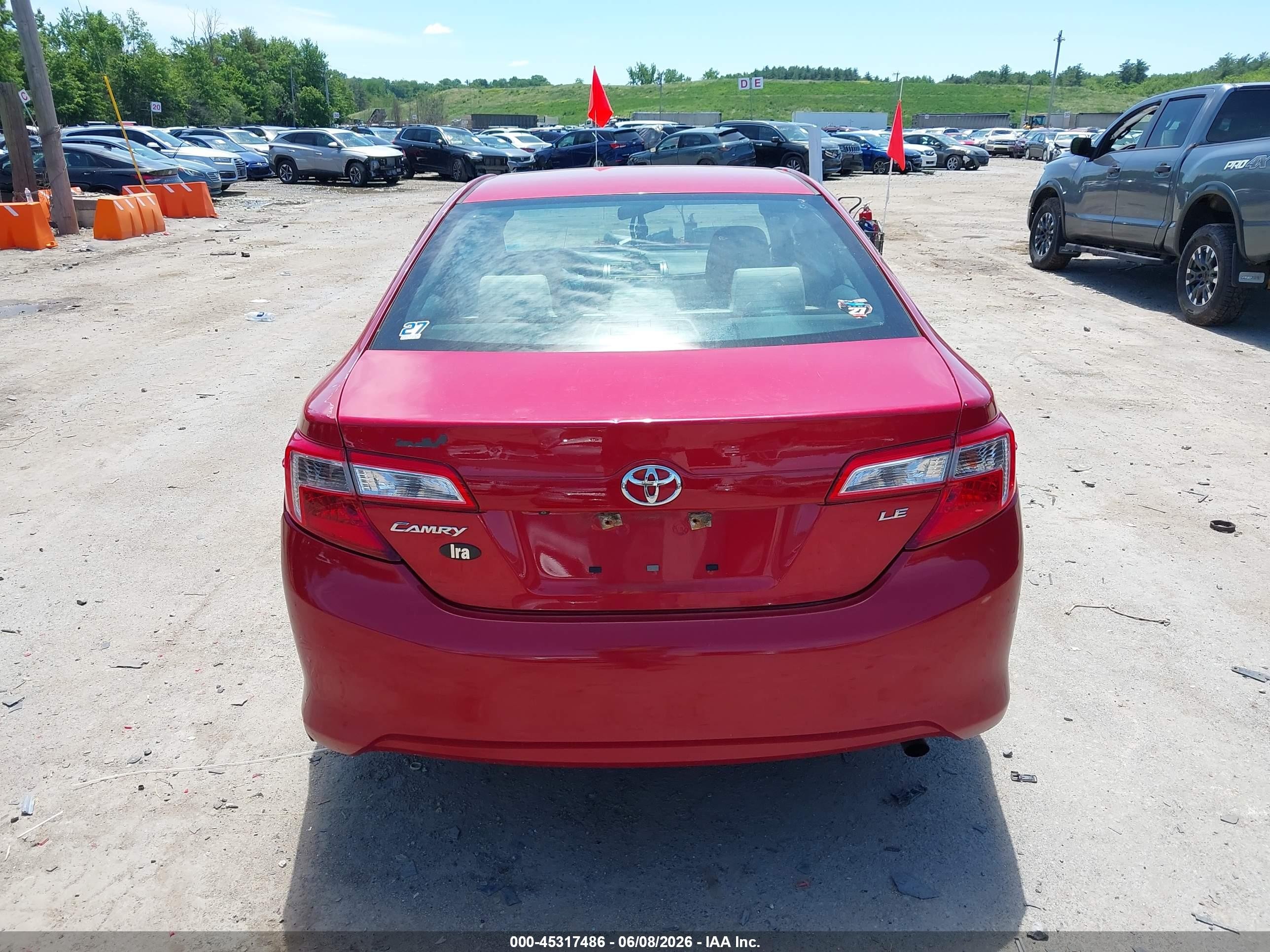 2014 Toyota Camry Le Red vin: 4T4BF1FK6ER436875