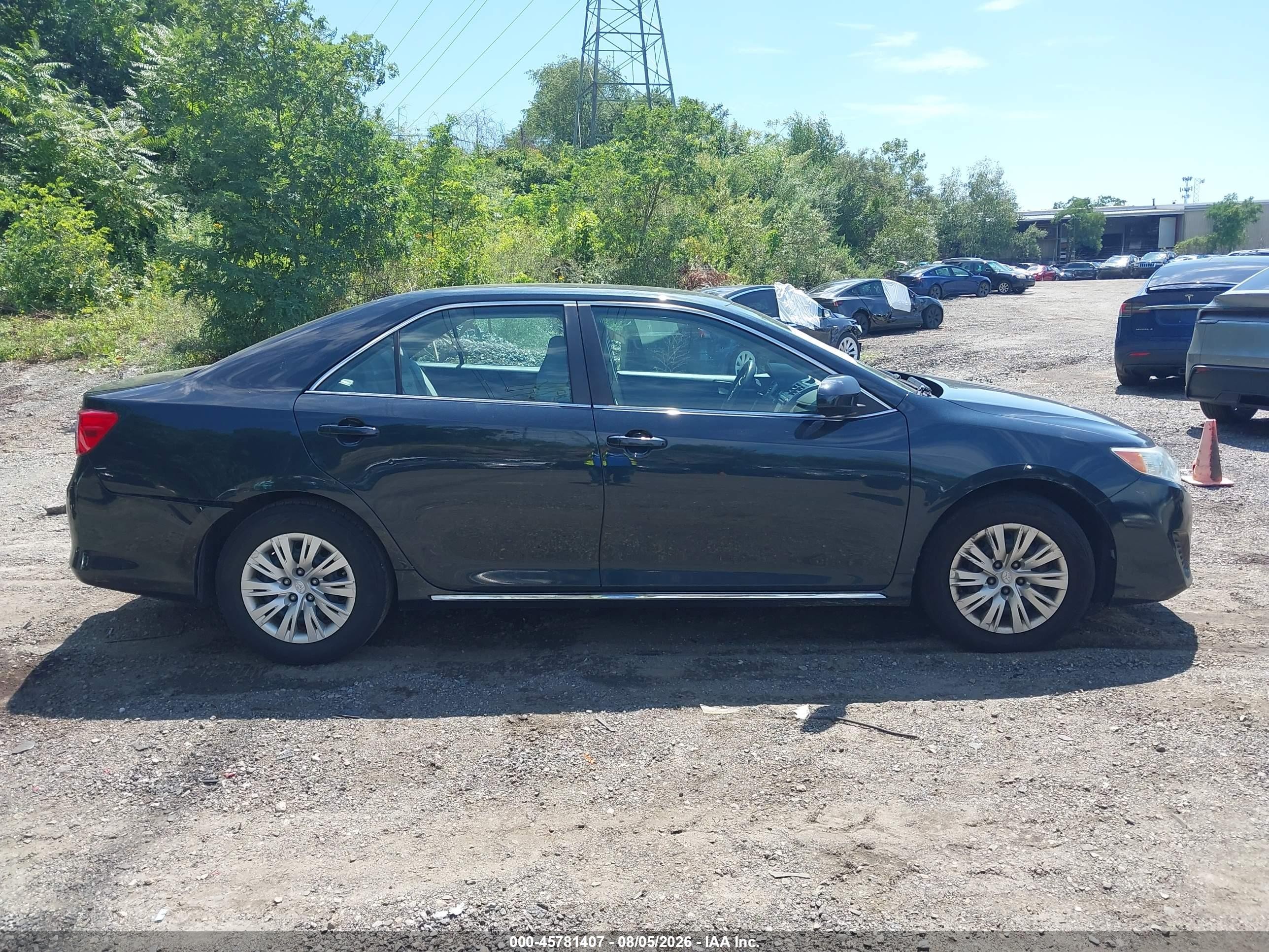 2014 Toyota Camry Le Green vin: 4T4BF1FK6ER438111
