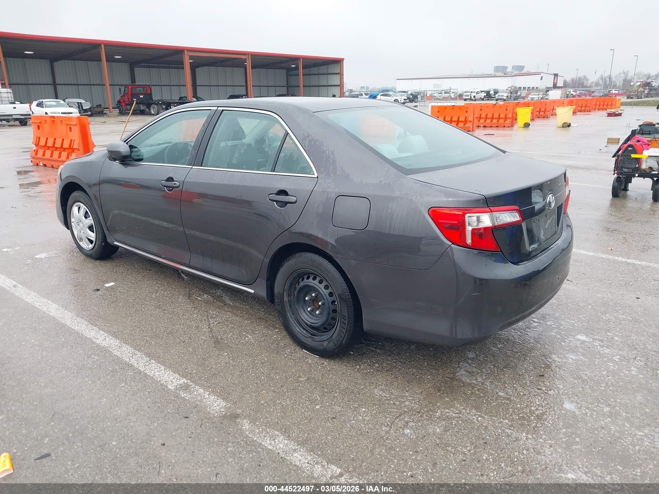 2014 Toyota Camry Le Gray vin: 4T4BF1FK6ER442126