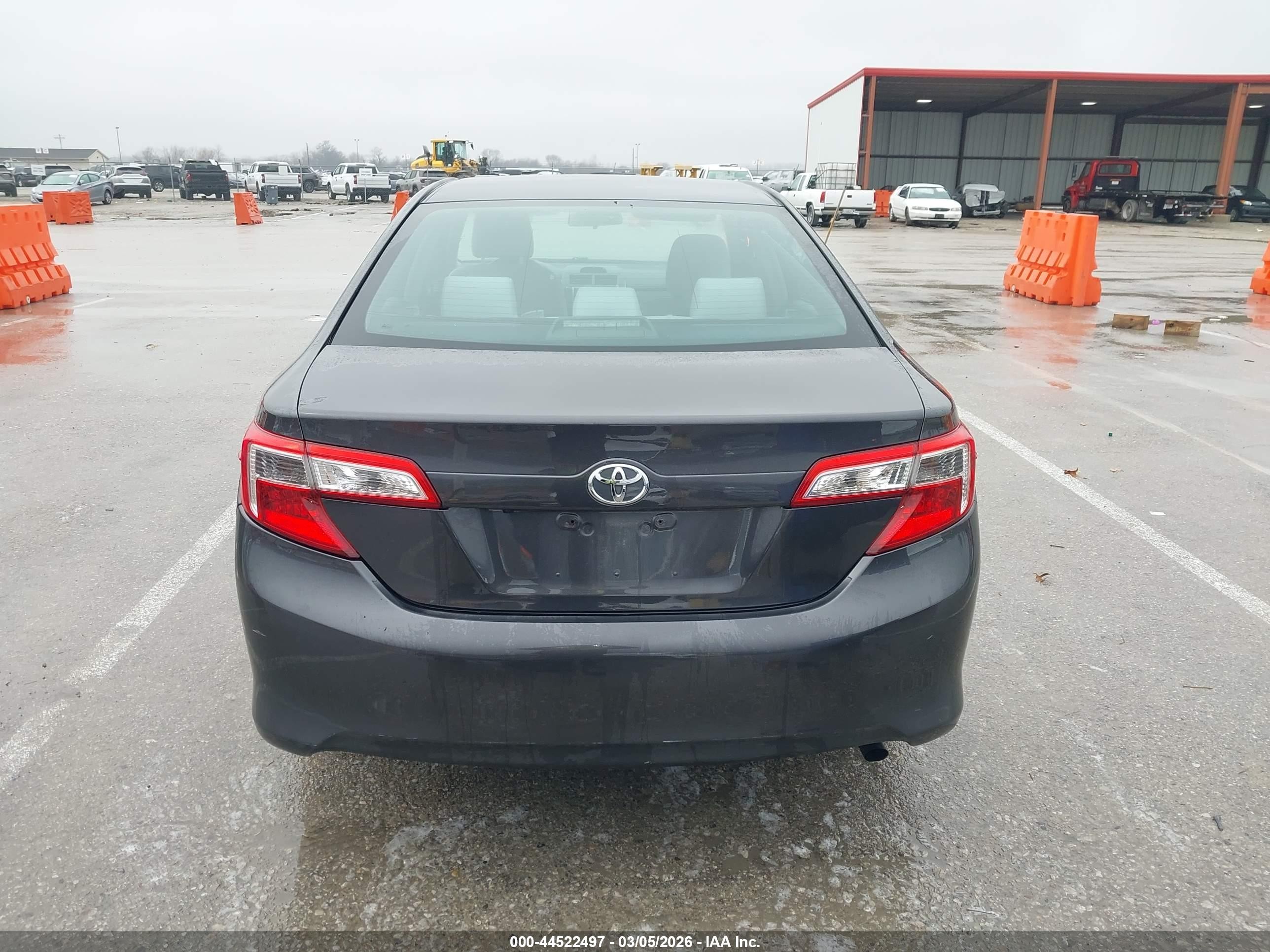 2014 Toyota Camry Le Gray vin: 4T4BF1FK6ER442126
