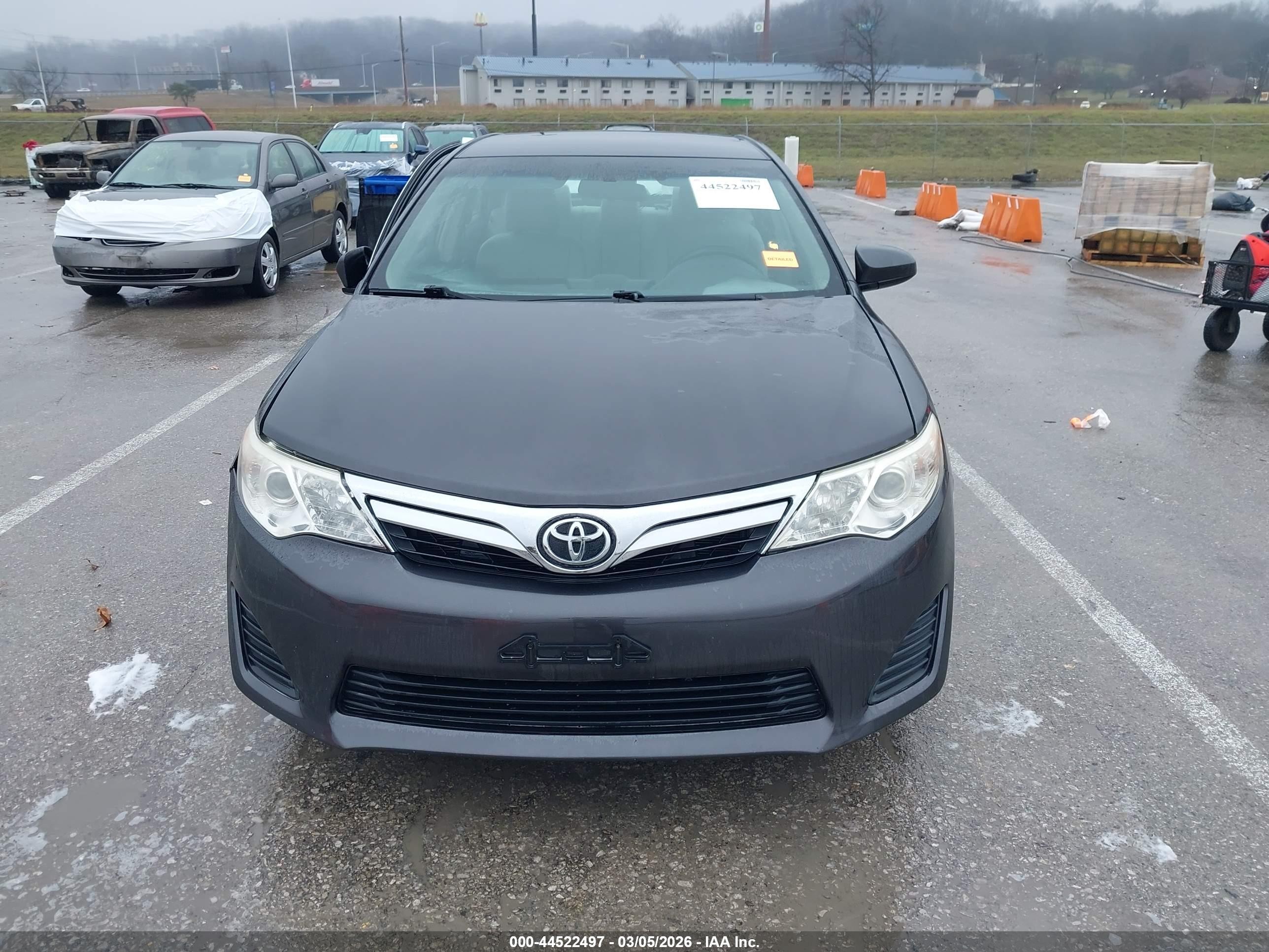 2014 Toyota Camry Le Gray vin: 4T4BF1FK6ER442126