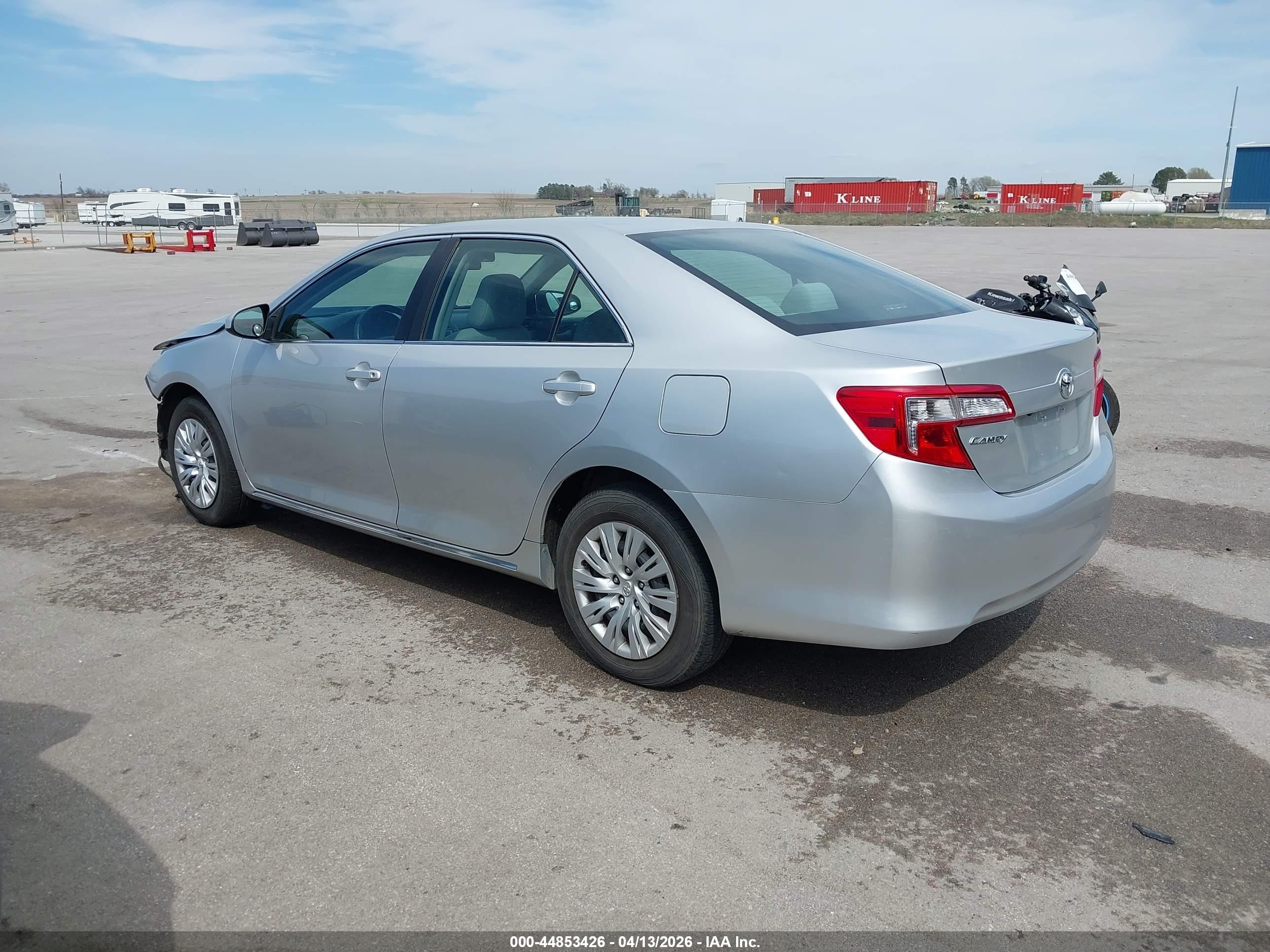 2014 Toyota Camry Le Серебряный vin: 4T4BF1FK6ER443857