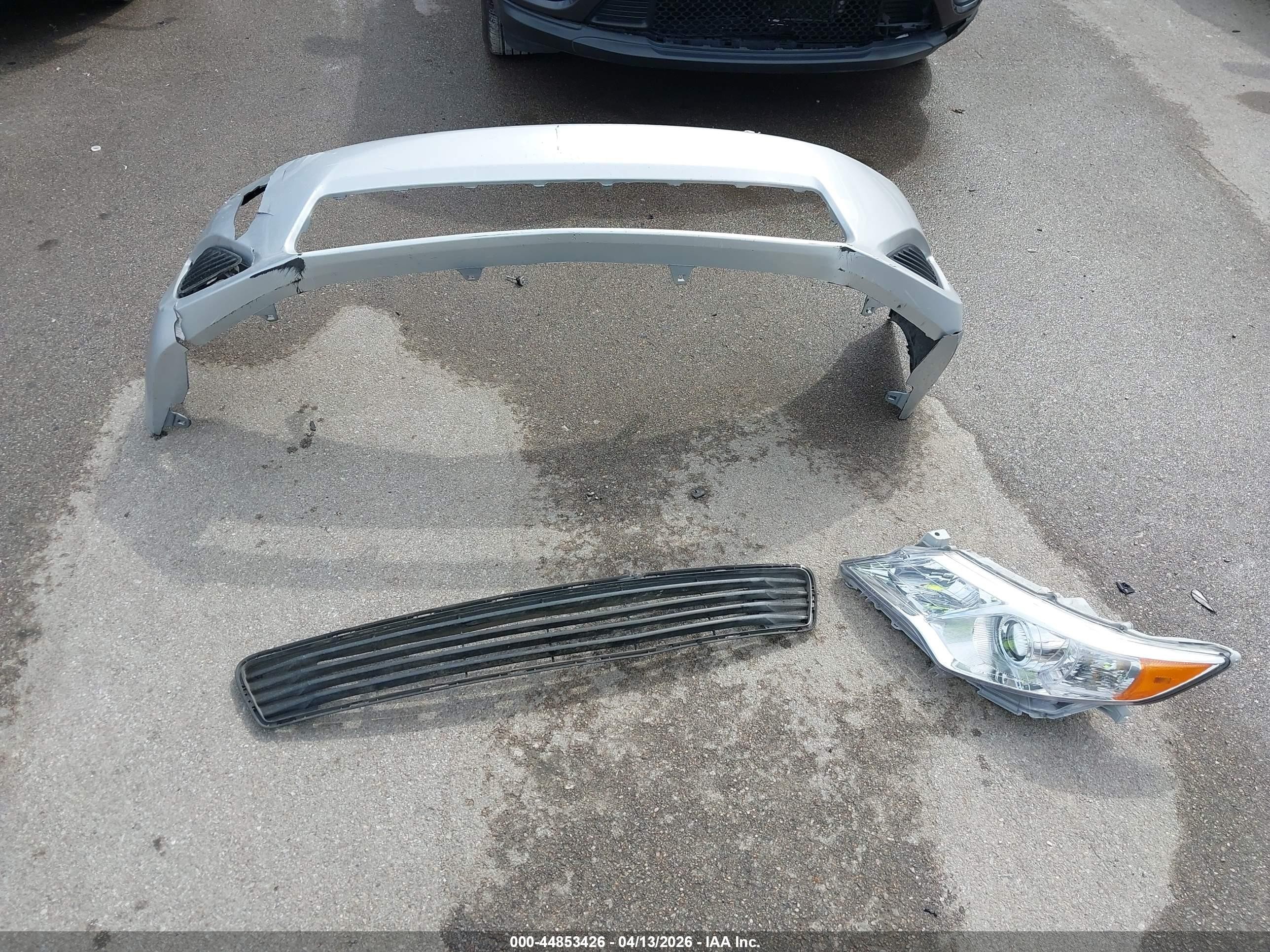 2014 Toyota Camry Le Серебряный vin: 4T4BF1FK6ER443857