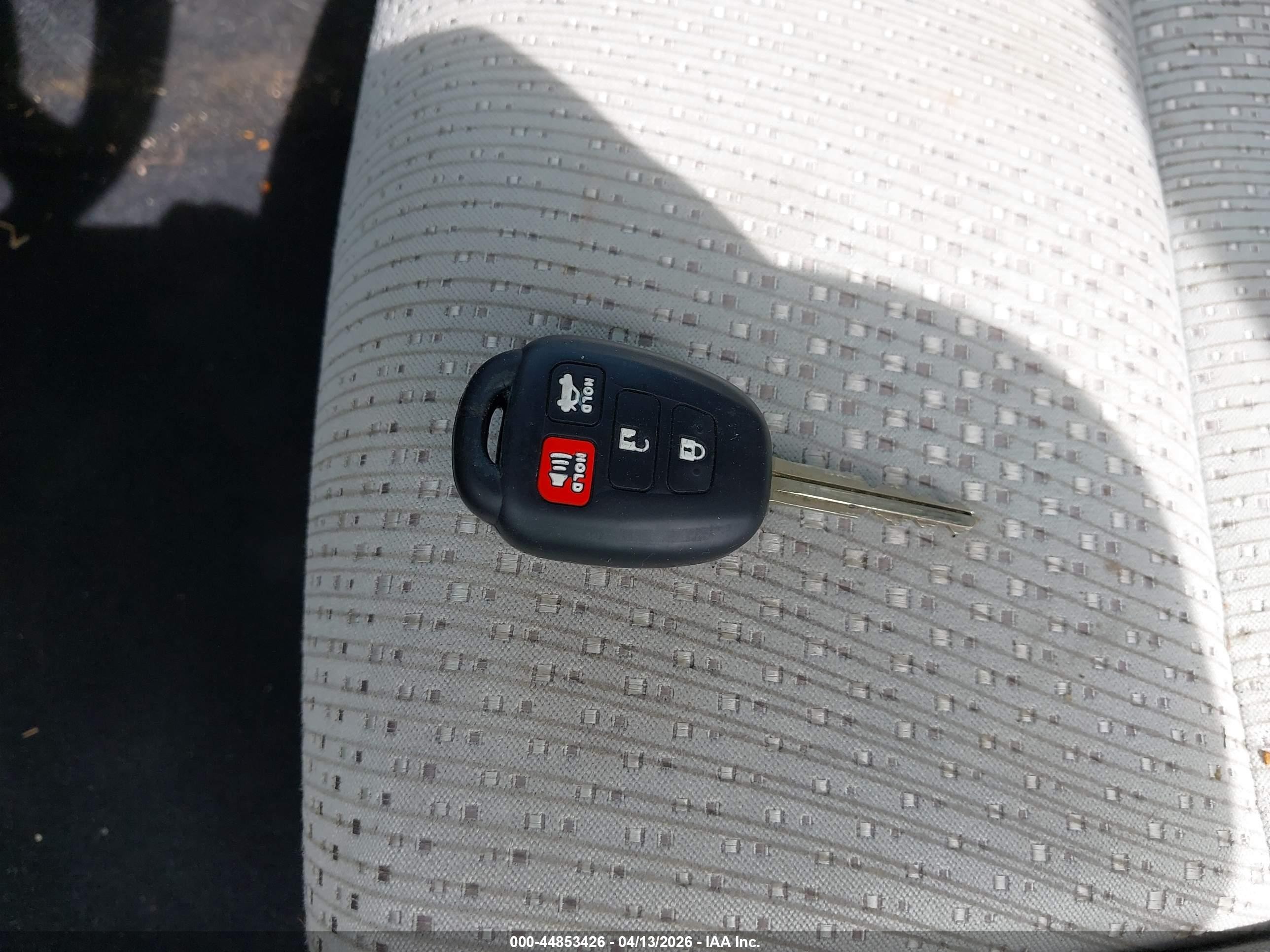 2014 Toyota Camry Le Серебряный vin: 4T4BF1FK6ER443857