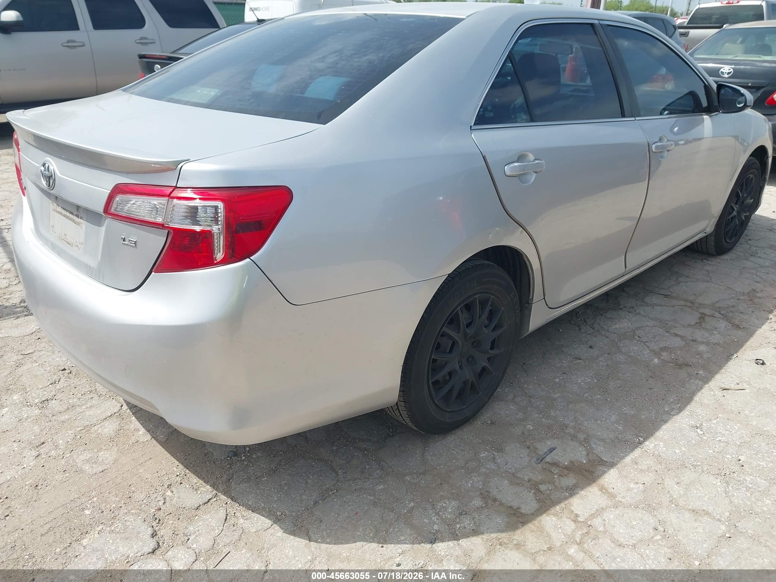 2014 Toyota Camry Le Silver vin: 4T4BF1FK6ER444796