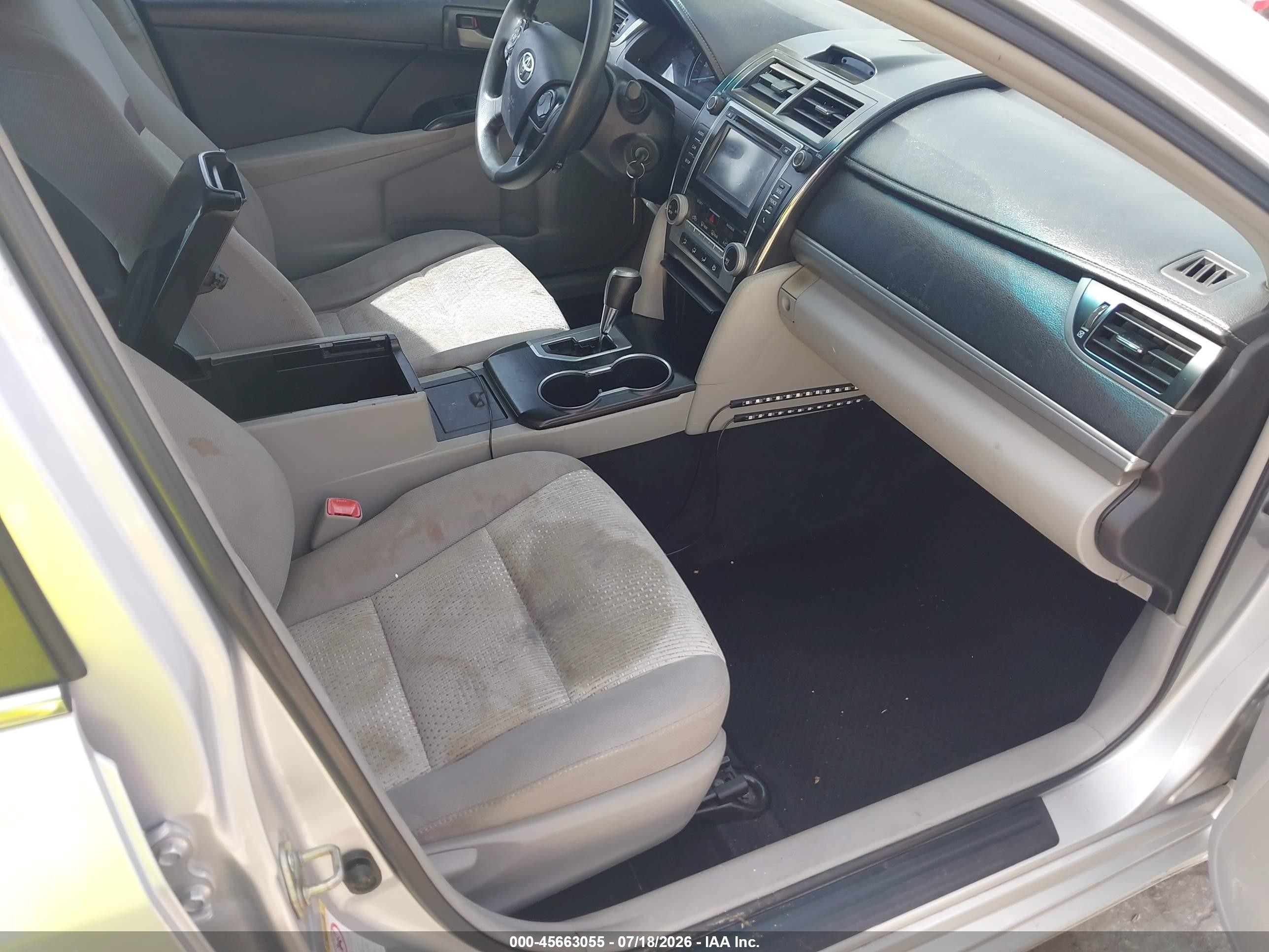 2014 Toyota Camry Le Silver vin: 4T4BF1FK6ER444796