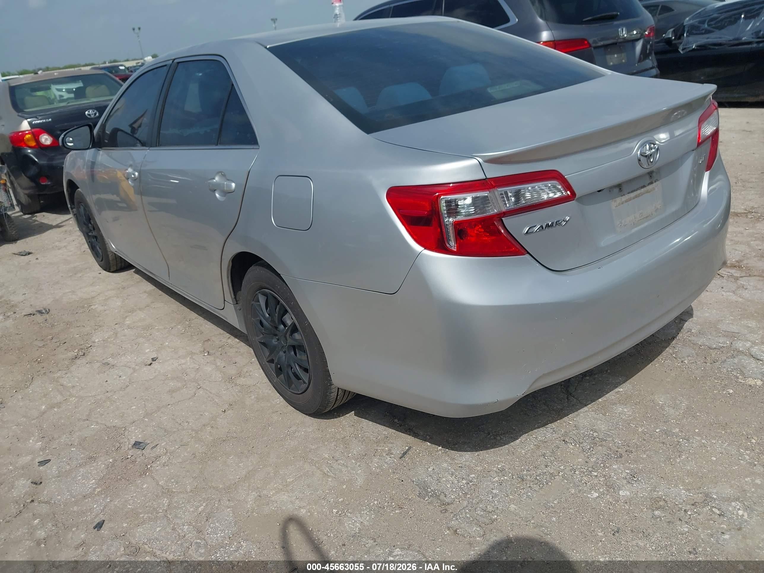2014 Toyota Camry Le Silver vin: 4T4BF1FK6ER444796