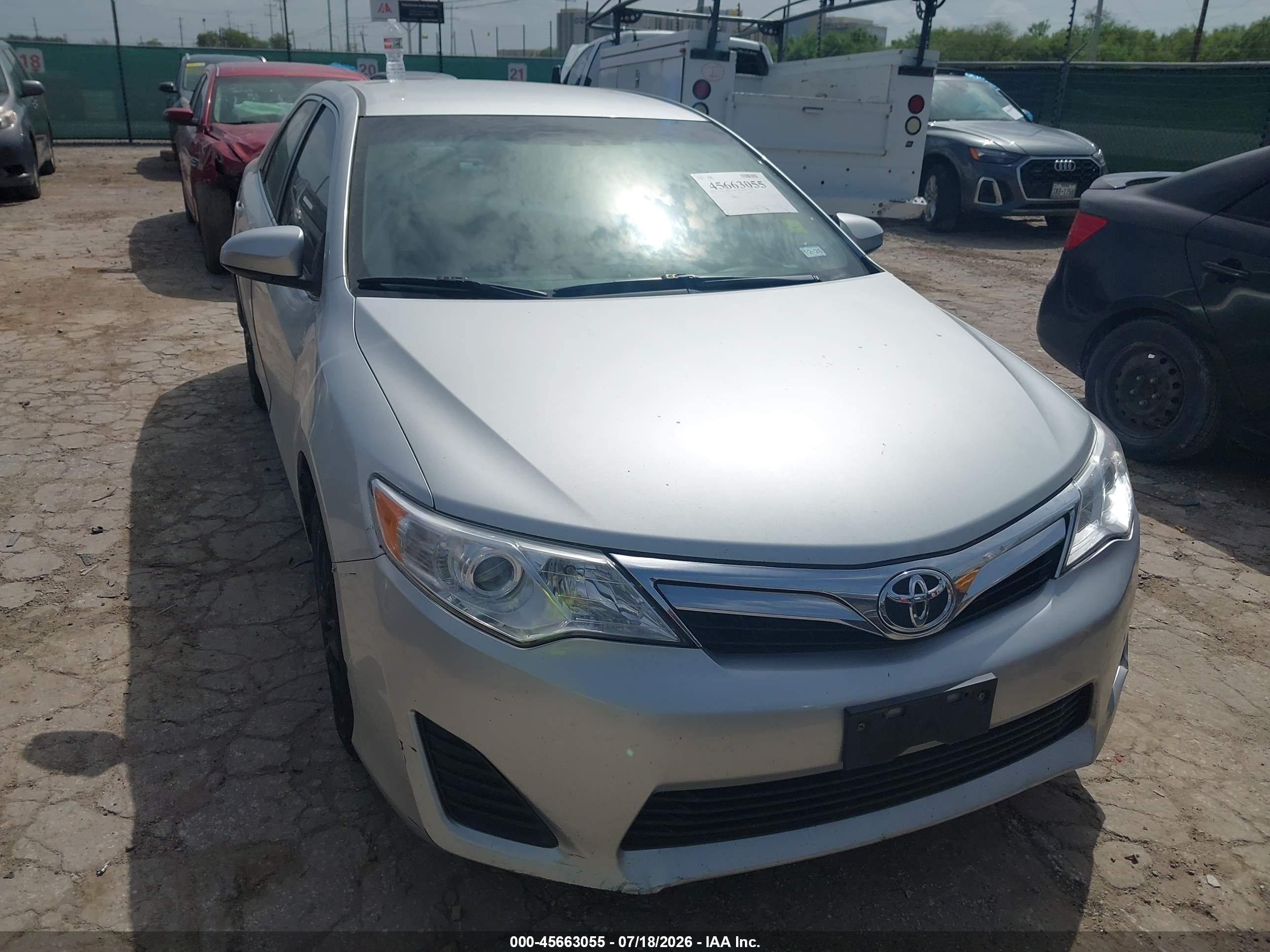 2014 Toyota Camry Le Silver vin: 4T4BF1FK6ER444796