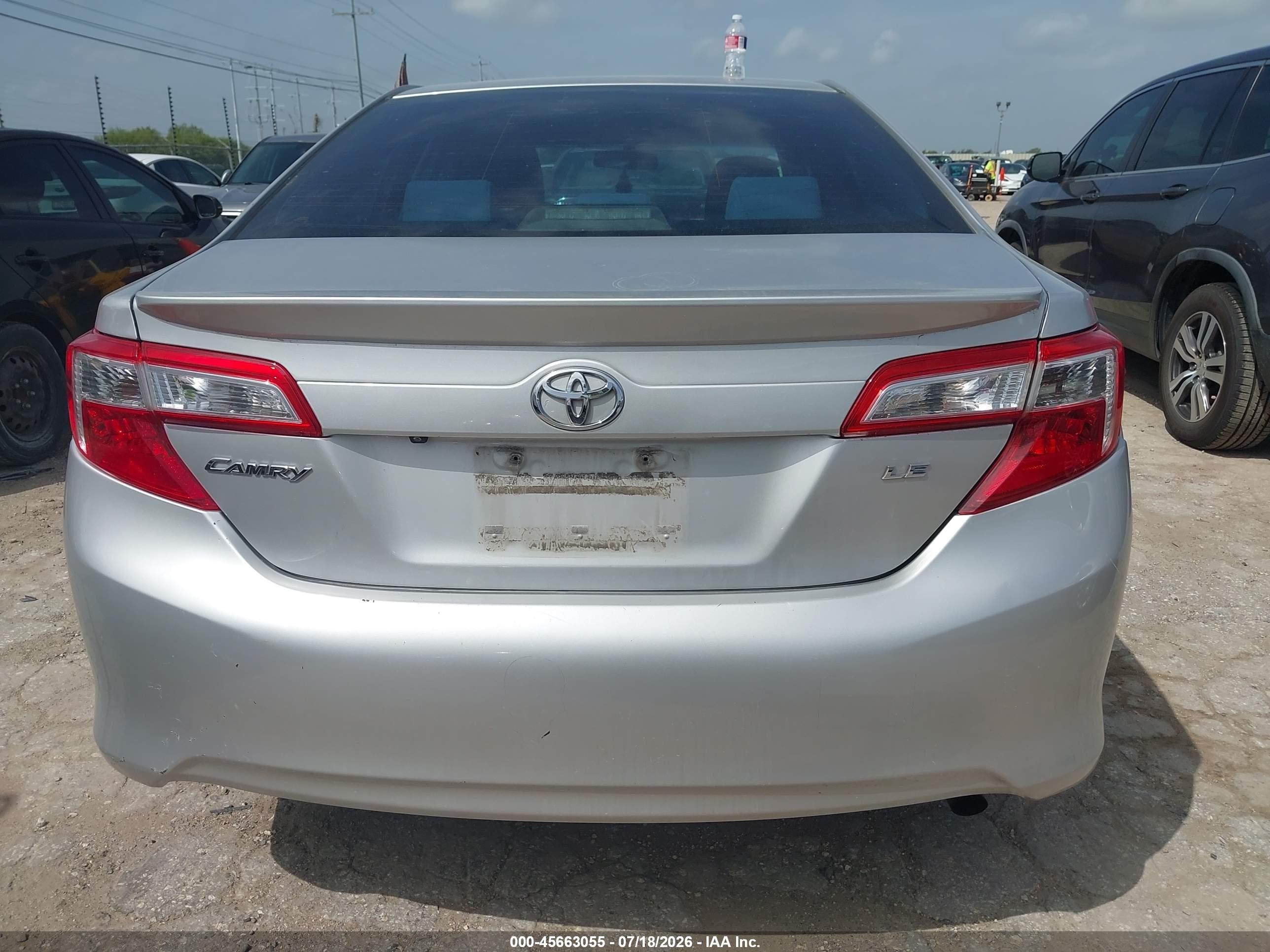 2014 Toyota Camry Le Silver vin: 4T4BF1FK6ER444796