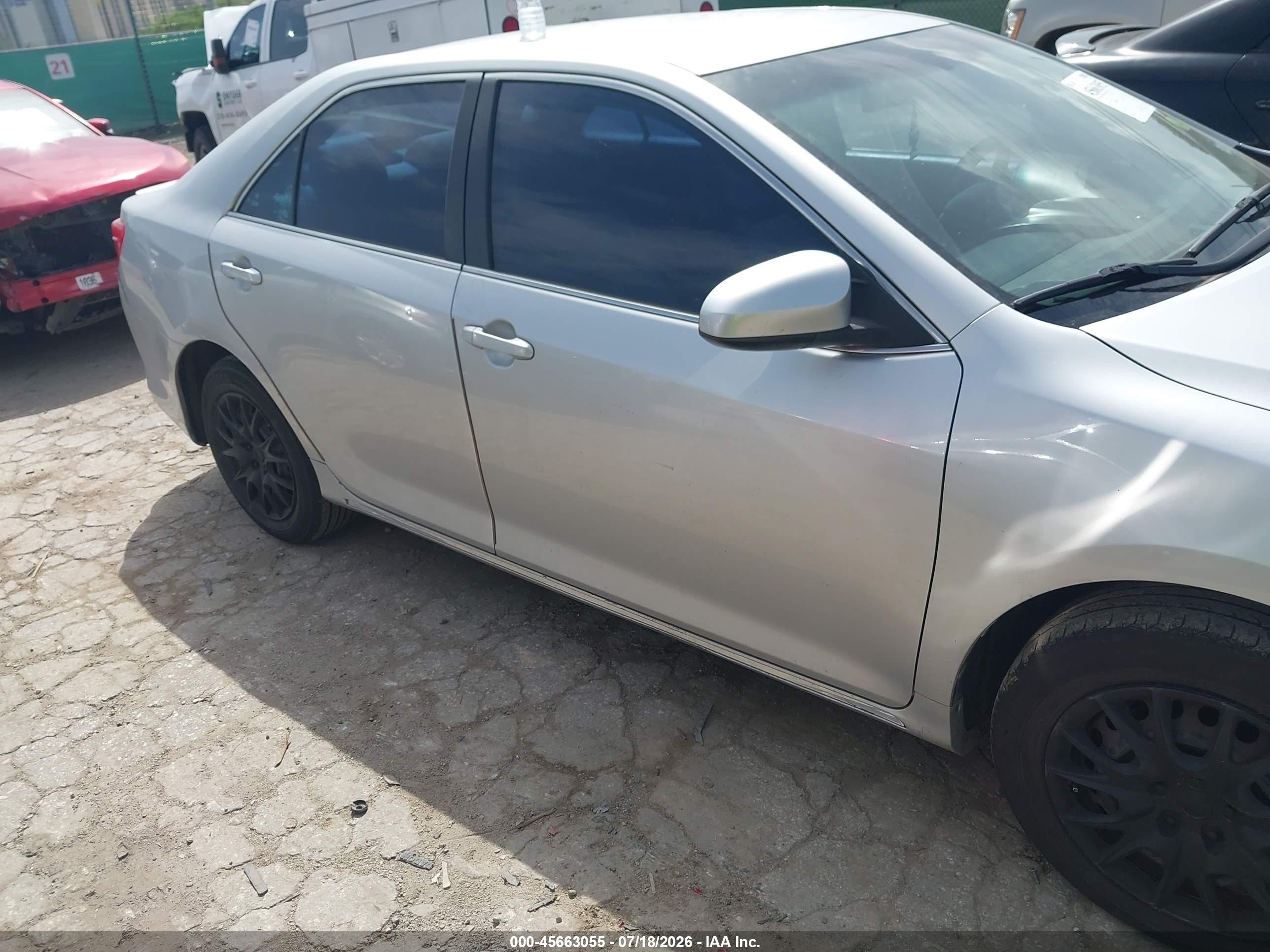2014 Toyota Camry Le Silver vin: 4T4BF1FK6ER444796