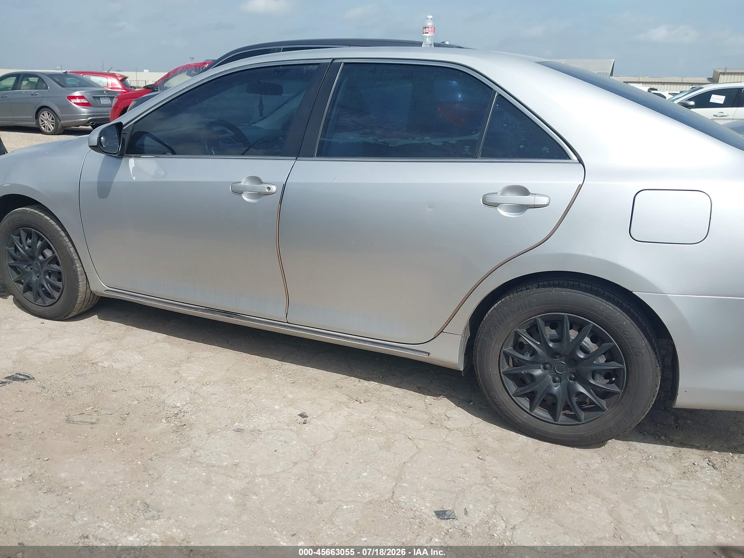 2014 Toyota Camry Le Silver vin: 4T4BF1FK6ER444796