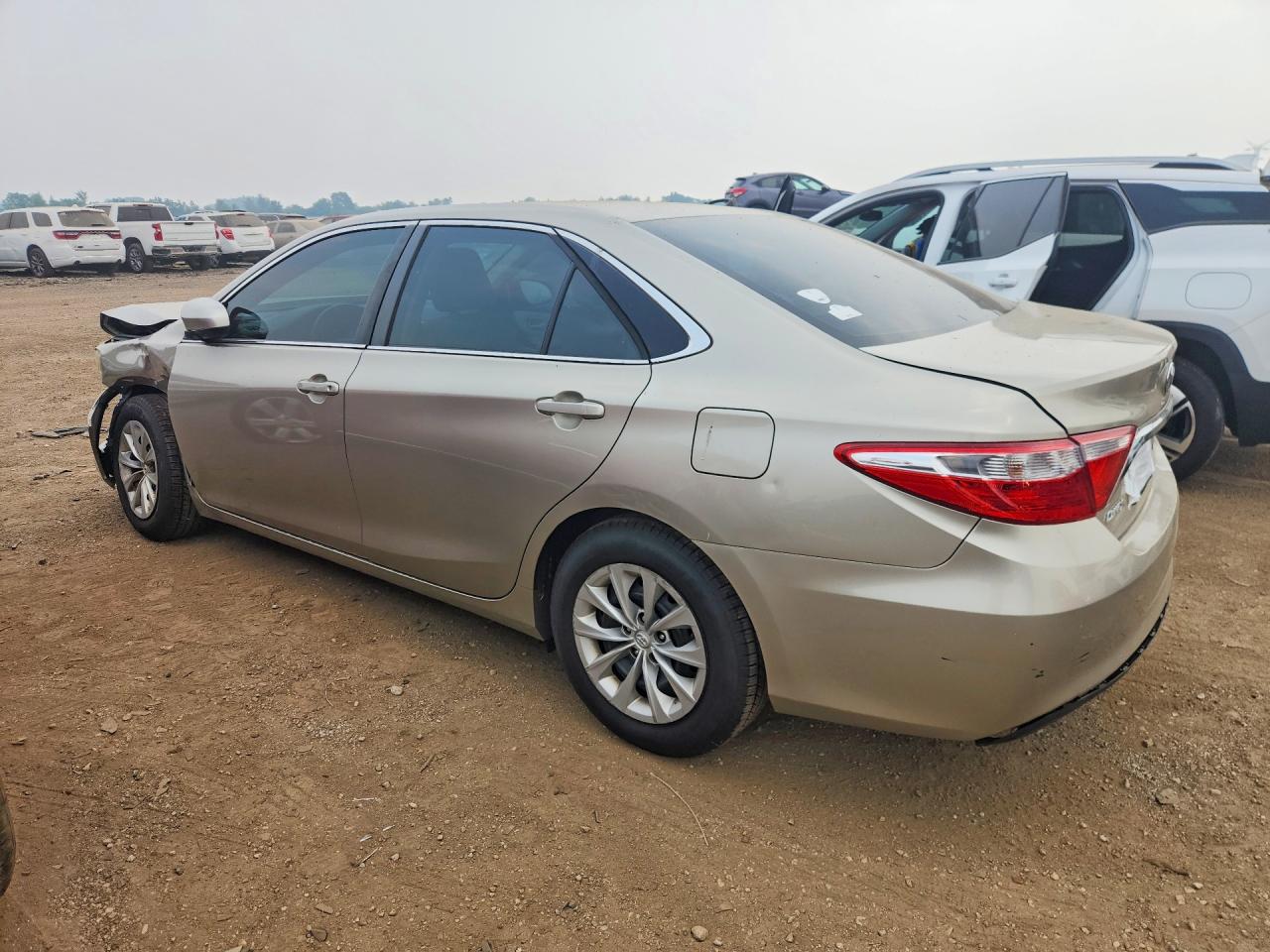 2015 Toyota Camry Le Beige vin: 4T4BF1FK6FR450518