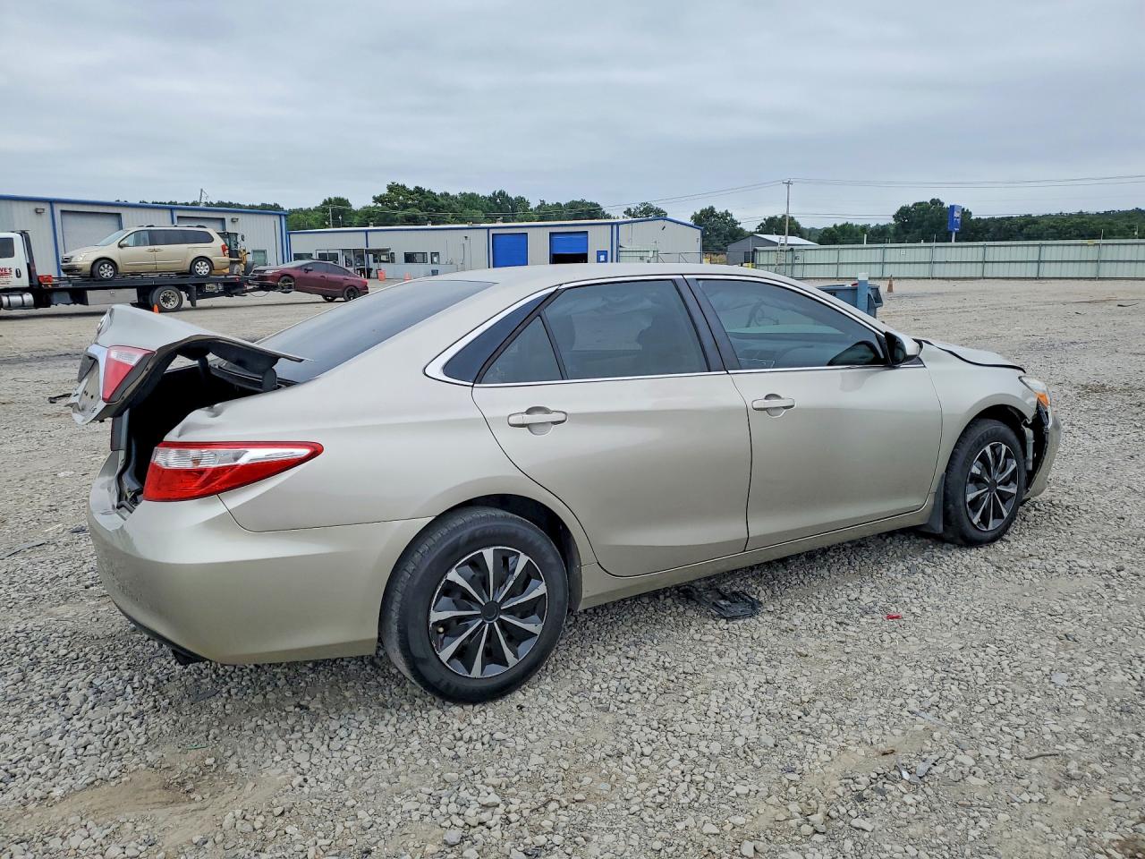 2015 Toyota Camry Le Золотой vin: 4T4BF1FK6FR460174