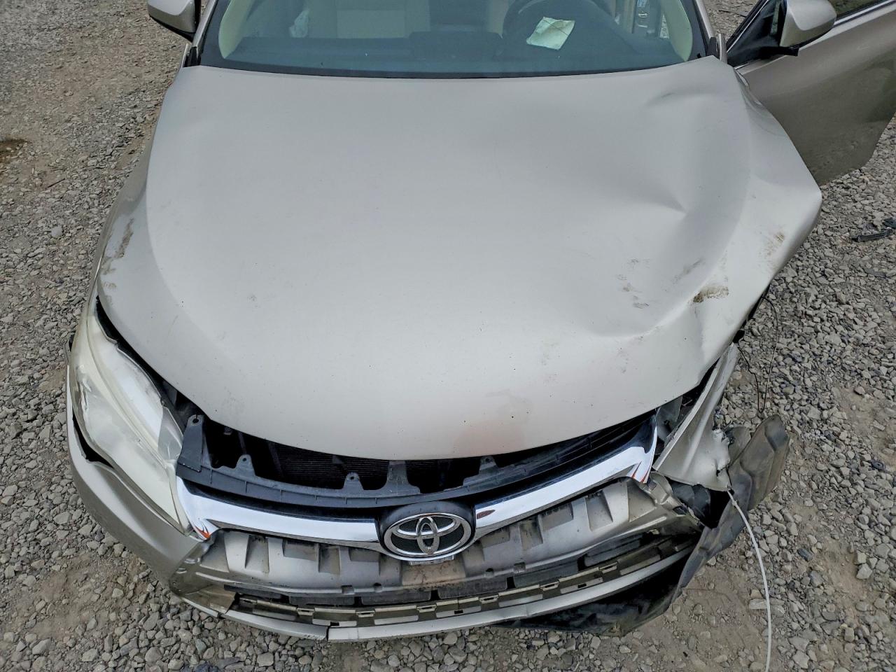 2015 Toyota Camry Le Золотой vin: 4T4BF1FK6FR460174