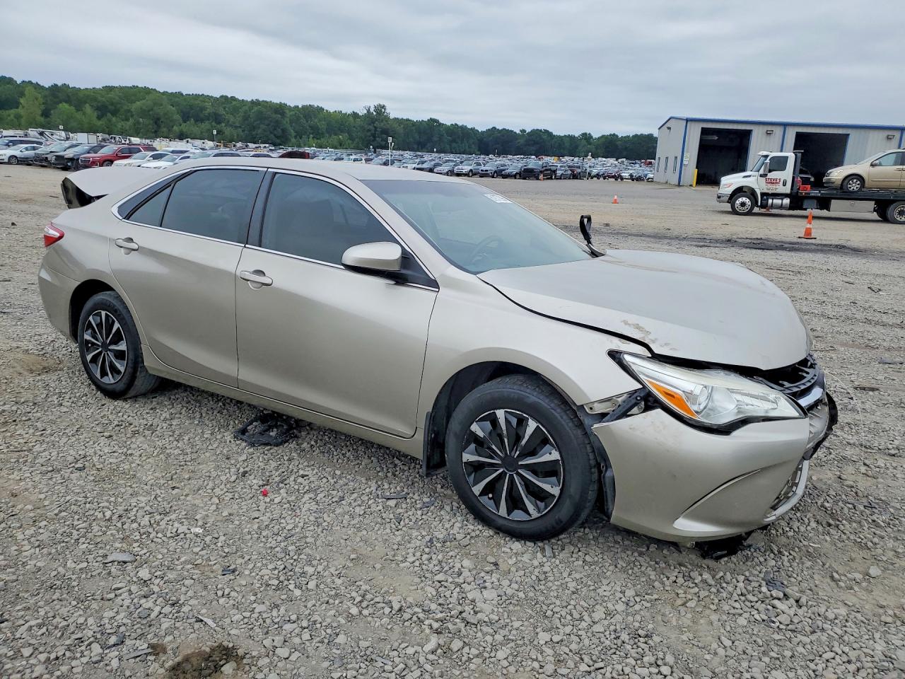 2015 Toyota Camry Le Золотой vin: 4T4BF1FK6FR460174