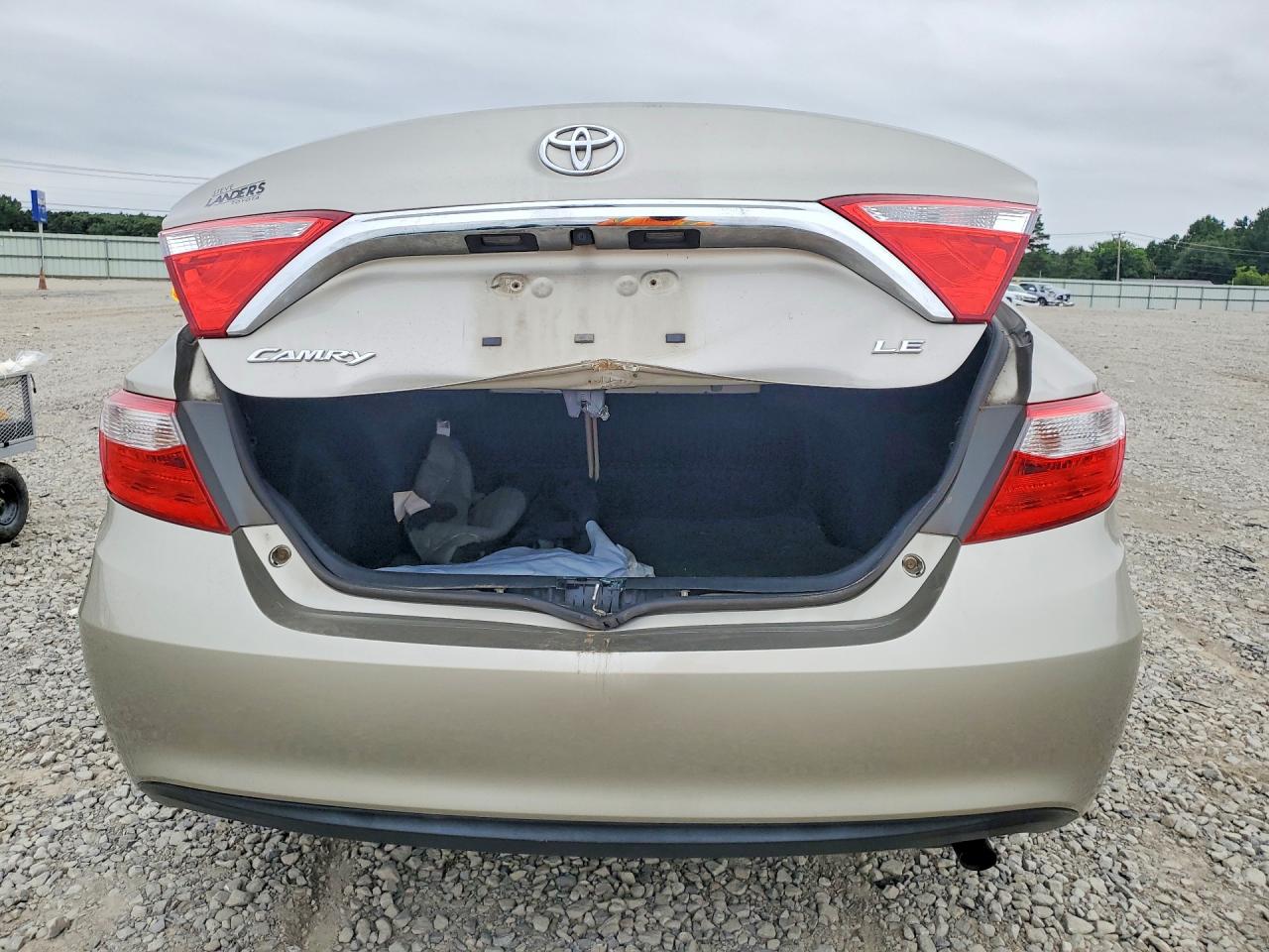2015 Toyota Camry Le Золотой vin: 4T4BF1FK6FR460174