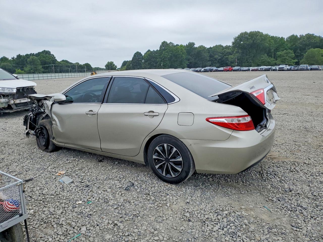 2015 Toyota Camry Le Золотой vin: 4T4BF1FK6FR460174