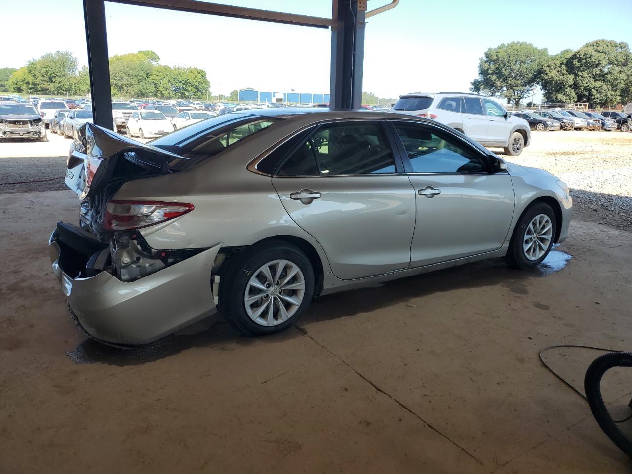2015 Toyota Camry Le Silver vin: 4T4BF1FK6FR469277