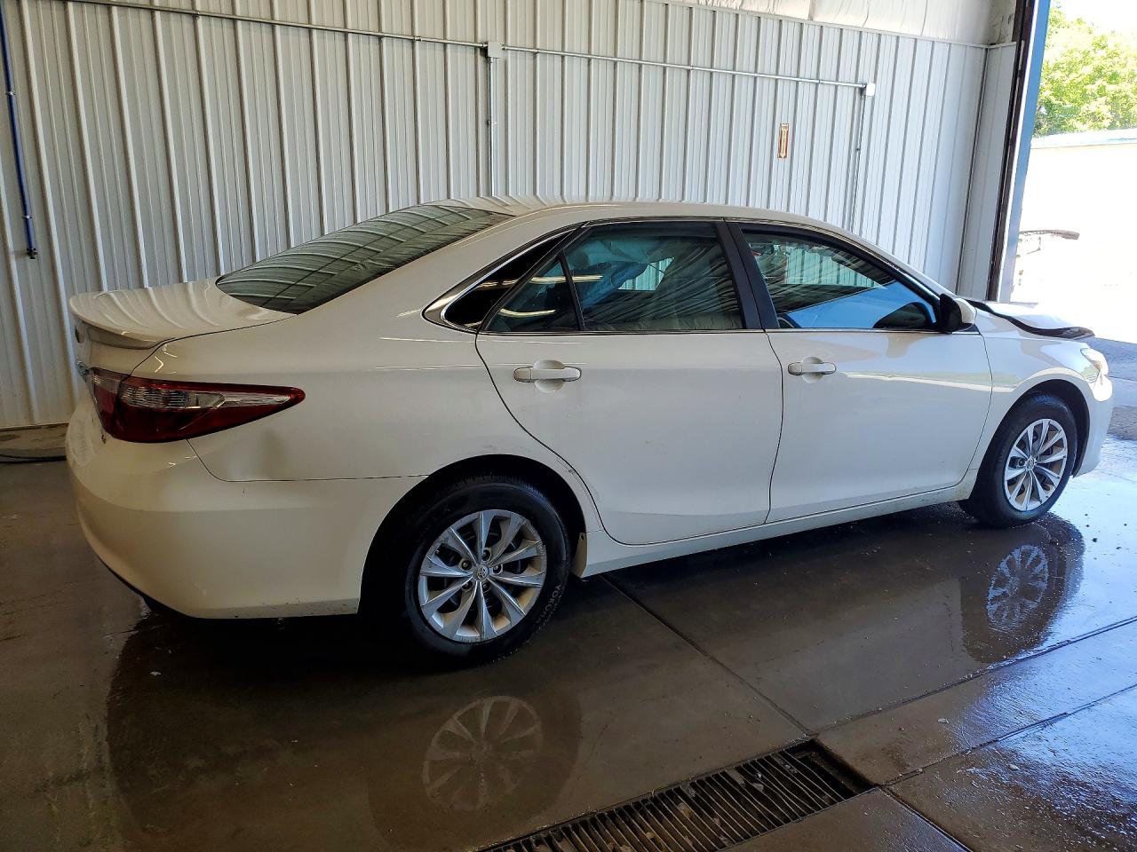 2015 Toyota Camry Le White vin: 4T4BF1FK6FR485429