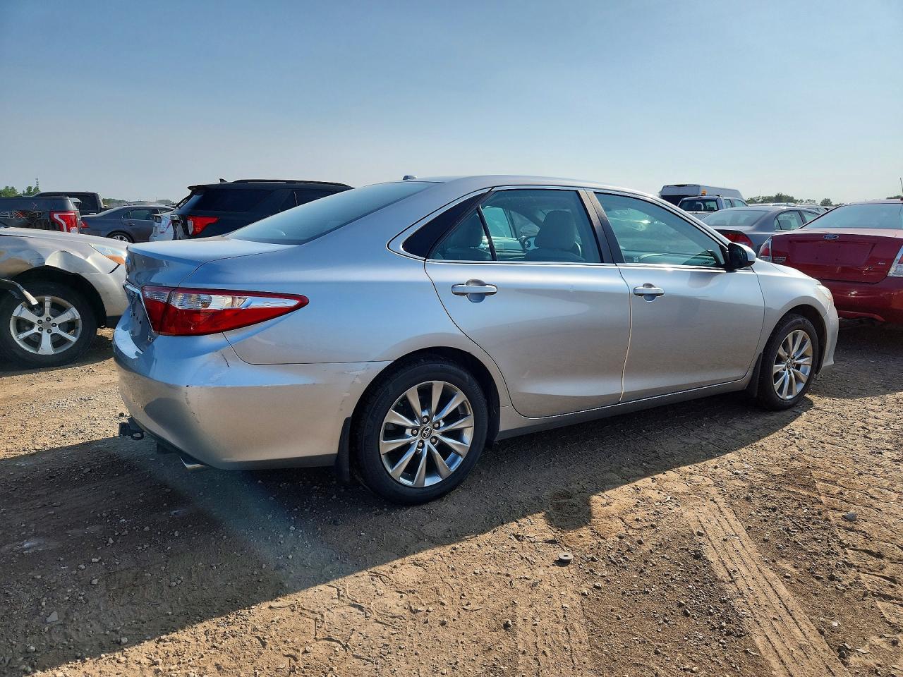 2015 Toyota Camry Xle Silver vin: 4T4BF1FK6FR493868
