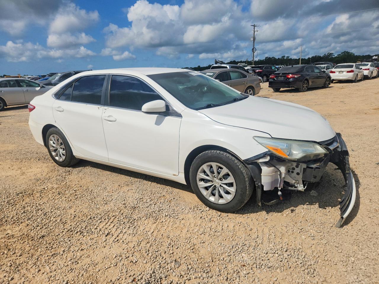 2015 Toyota Camry Le White vin: 4T4BF1FK6FR494602
