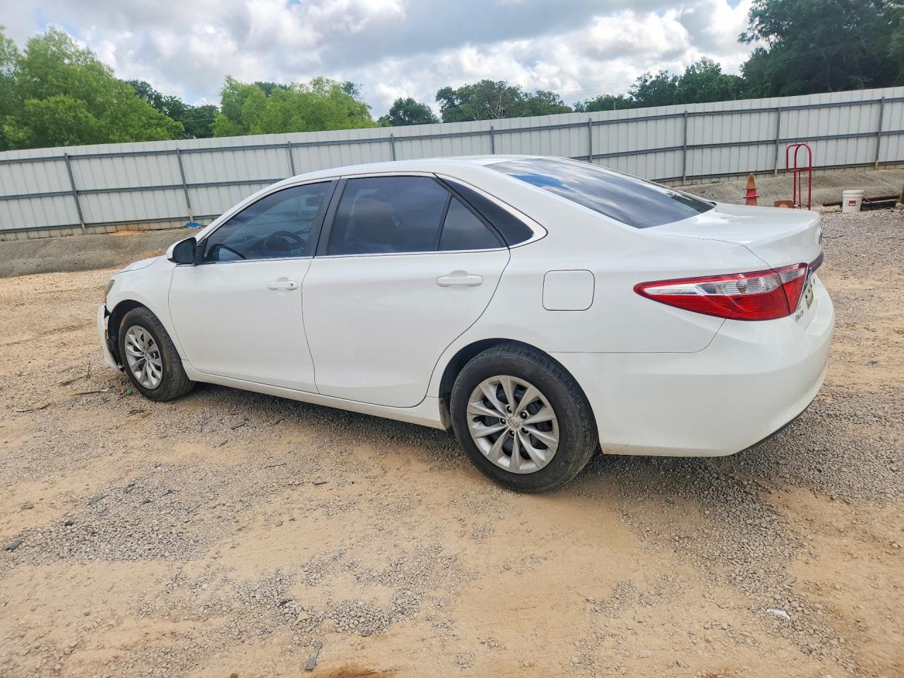 2015 Toyota Camry Le White vin: 4T4BF1FK6FR494602