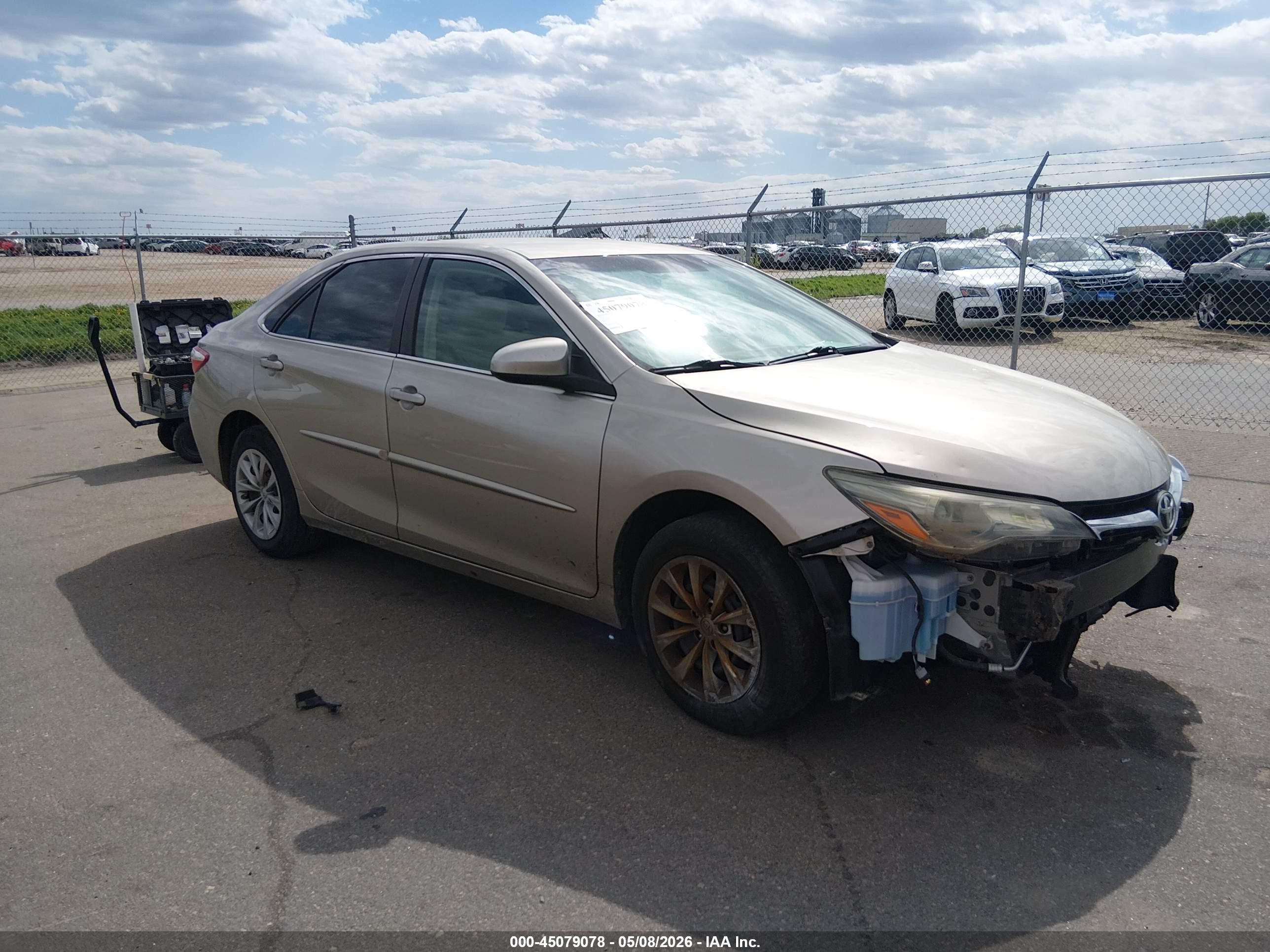 2015 Toyota Camry Le Tan vin: 4T4BF1FK6FR507672