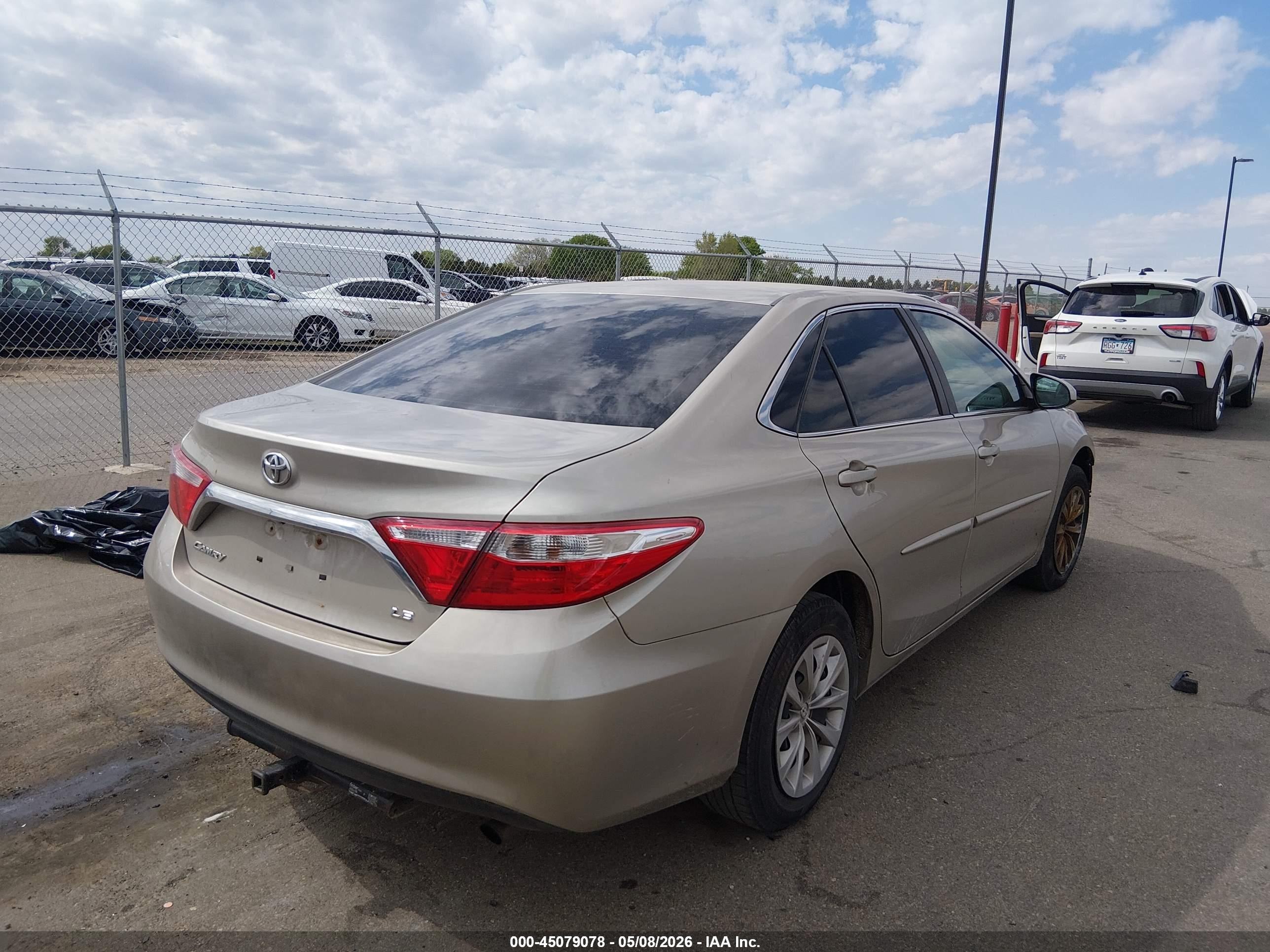 2015 Toyota Camry Le Tan vin: 4T4BF1FK6FR507672