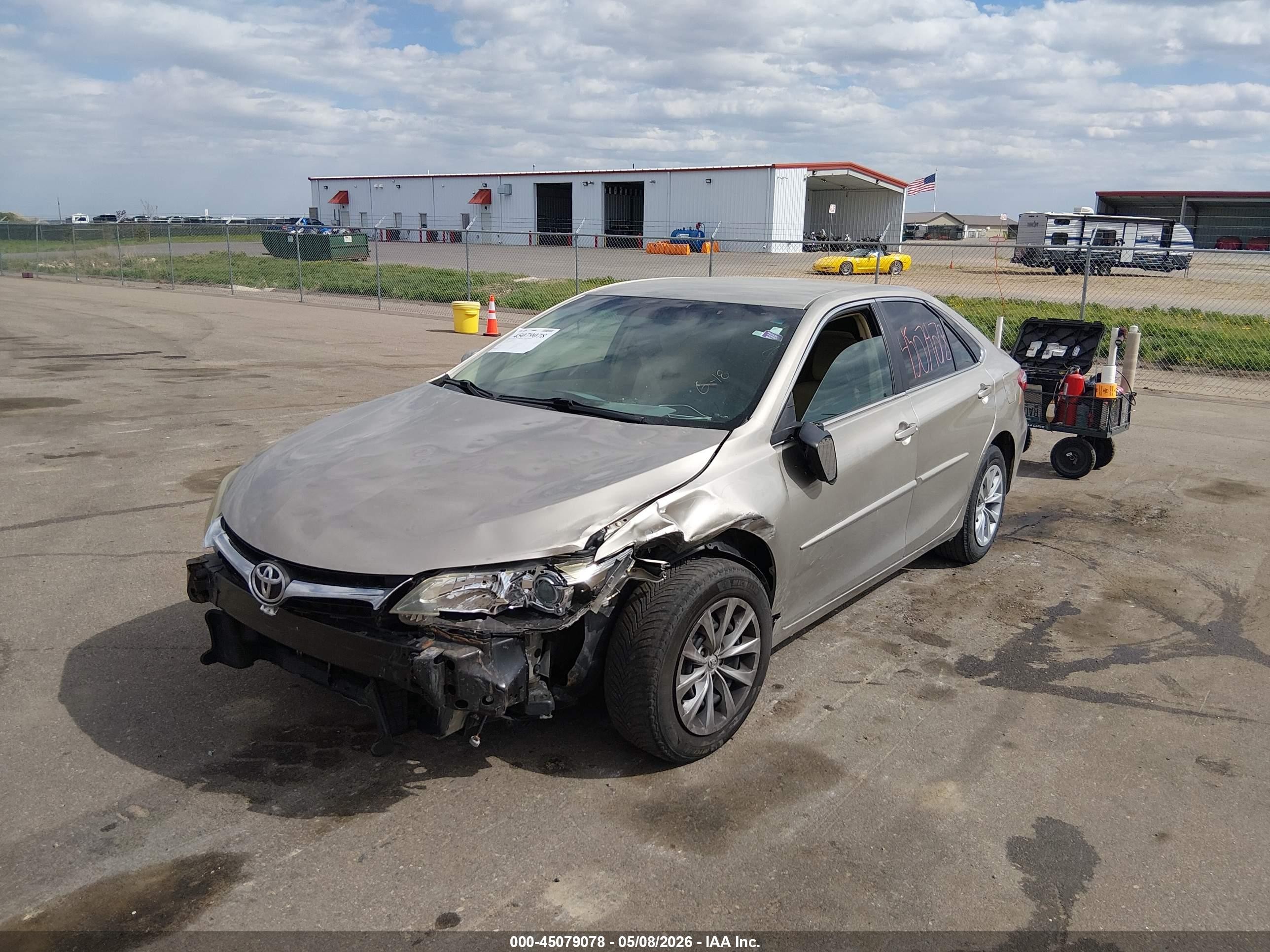 2015 Toyota Camry Le Tan vin: 4T4BF1FK6FR507672