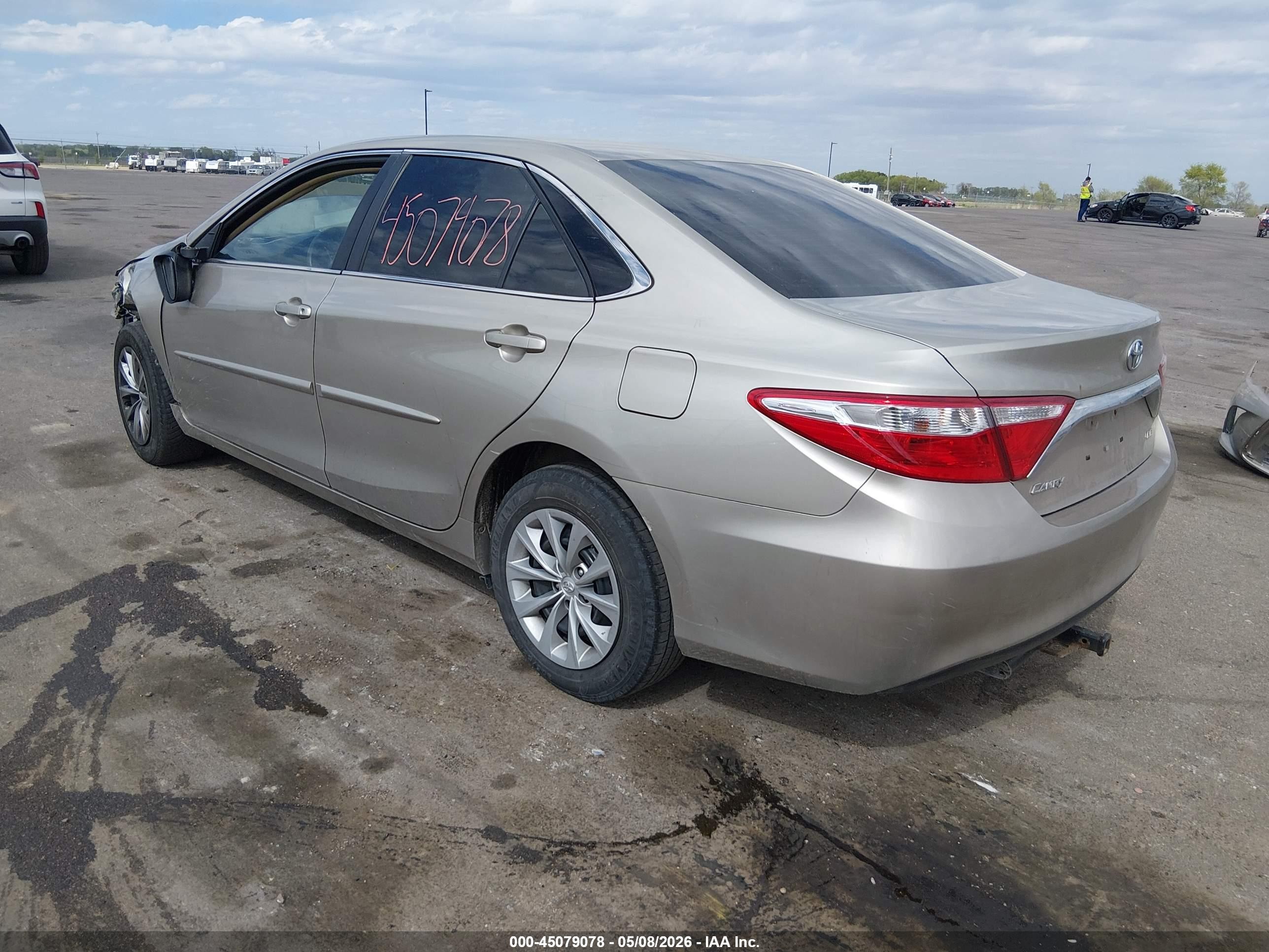 2015 Toyota Camry Le Tan vin: 4T4BF1FK6FR507672