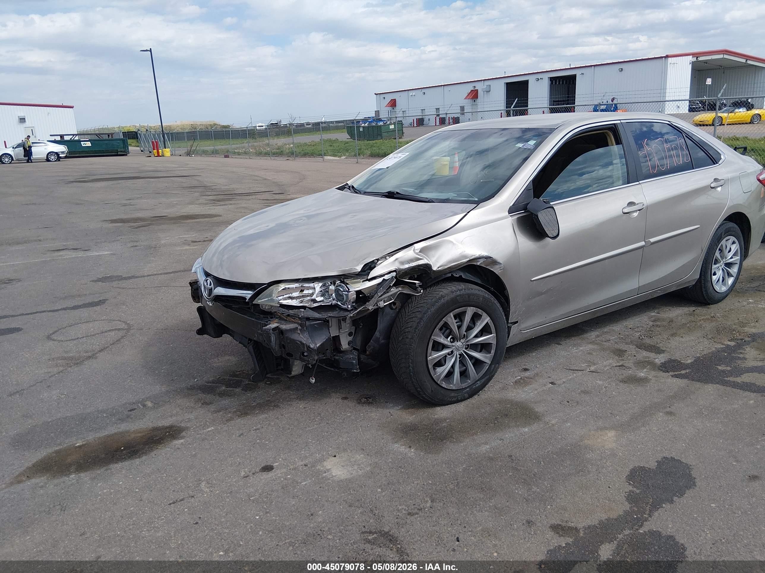 2015 Toyota Camry Le Tan vin: 4T4BF1FK6FR507672