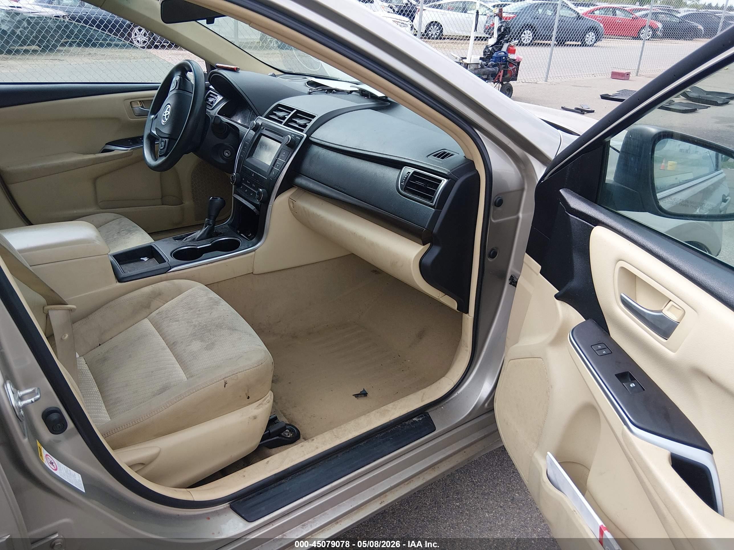 2015 Toyota Camry Le Tan vin: 4T4BF1FK6FR507672